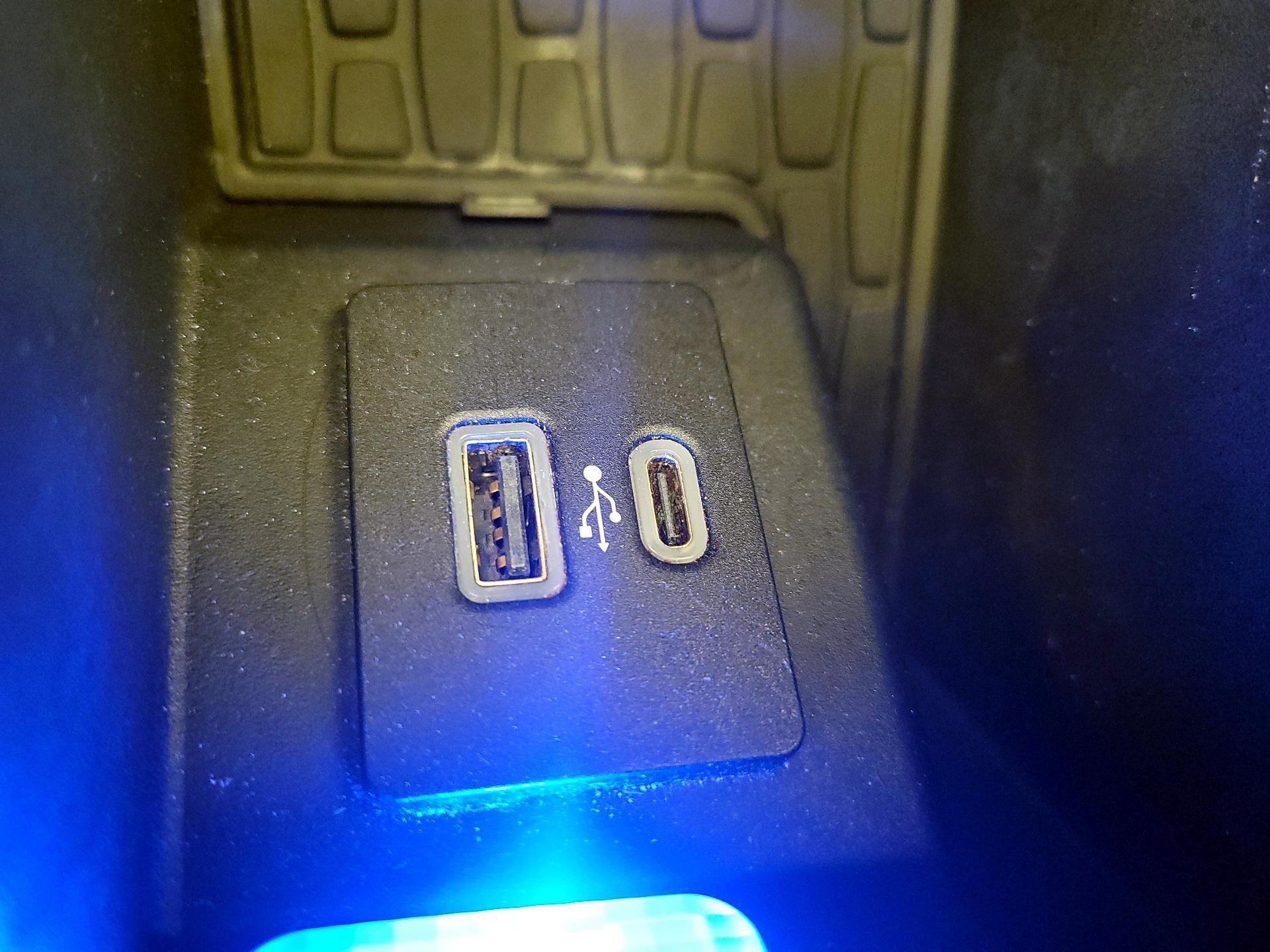 Thumbnail: 2020 Lincoln Aviator - 19