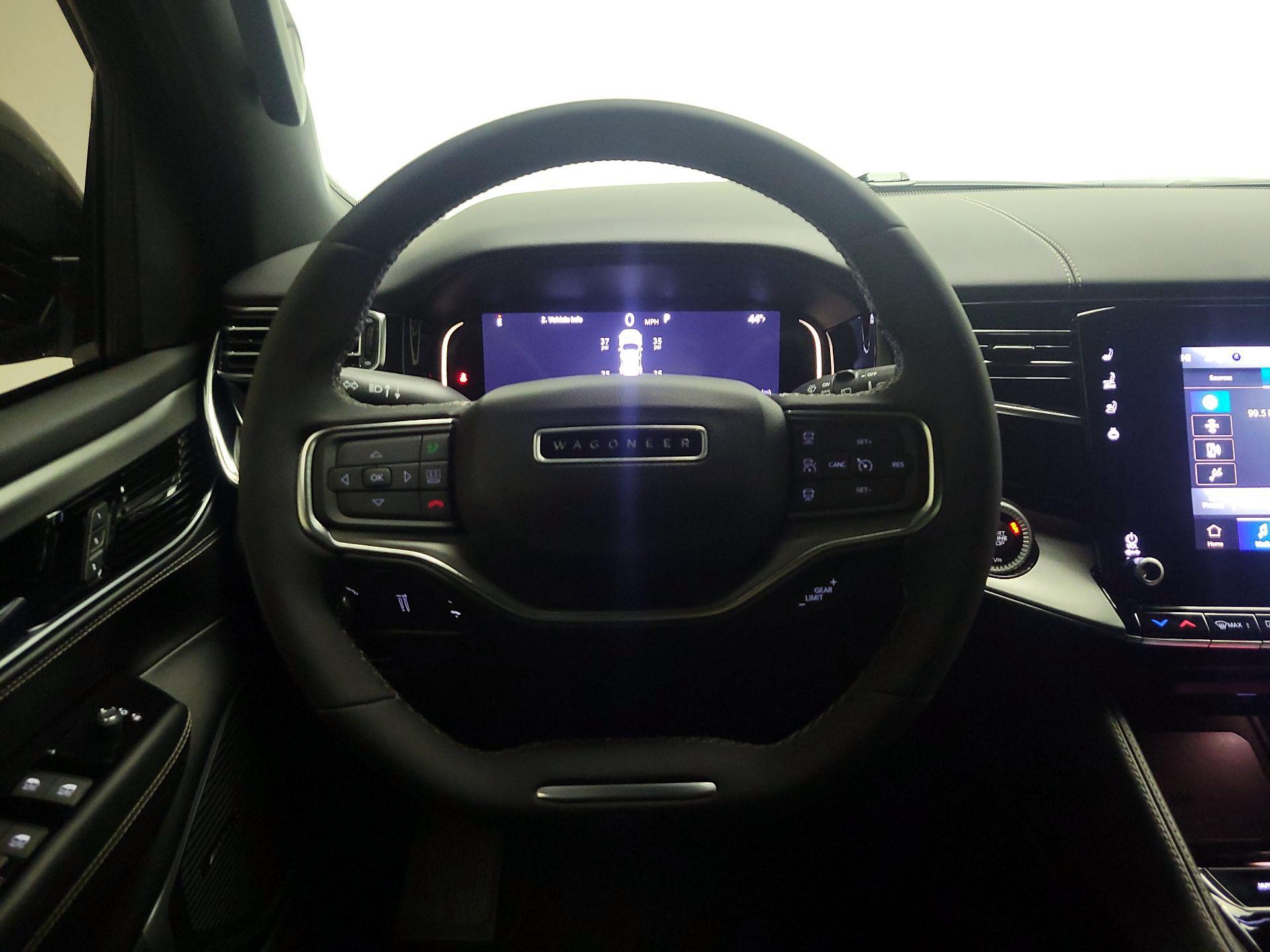 Thumbnail: 2023 Jeep Wagoneer - 10