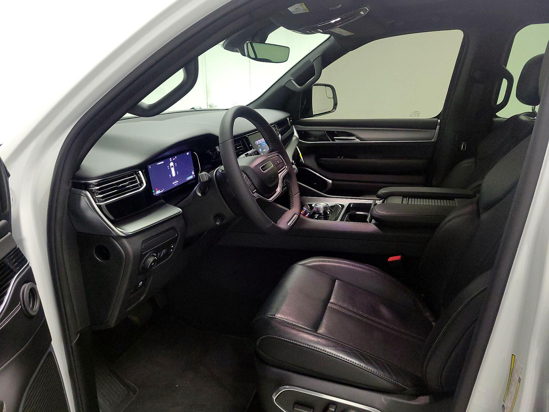 Thumbnail: 2023 Jeep Wagoneer - 11