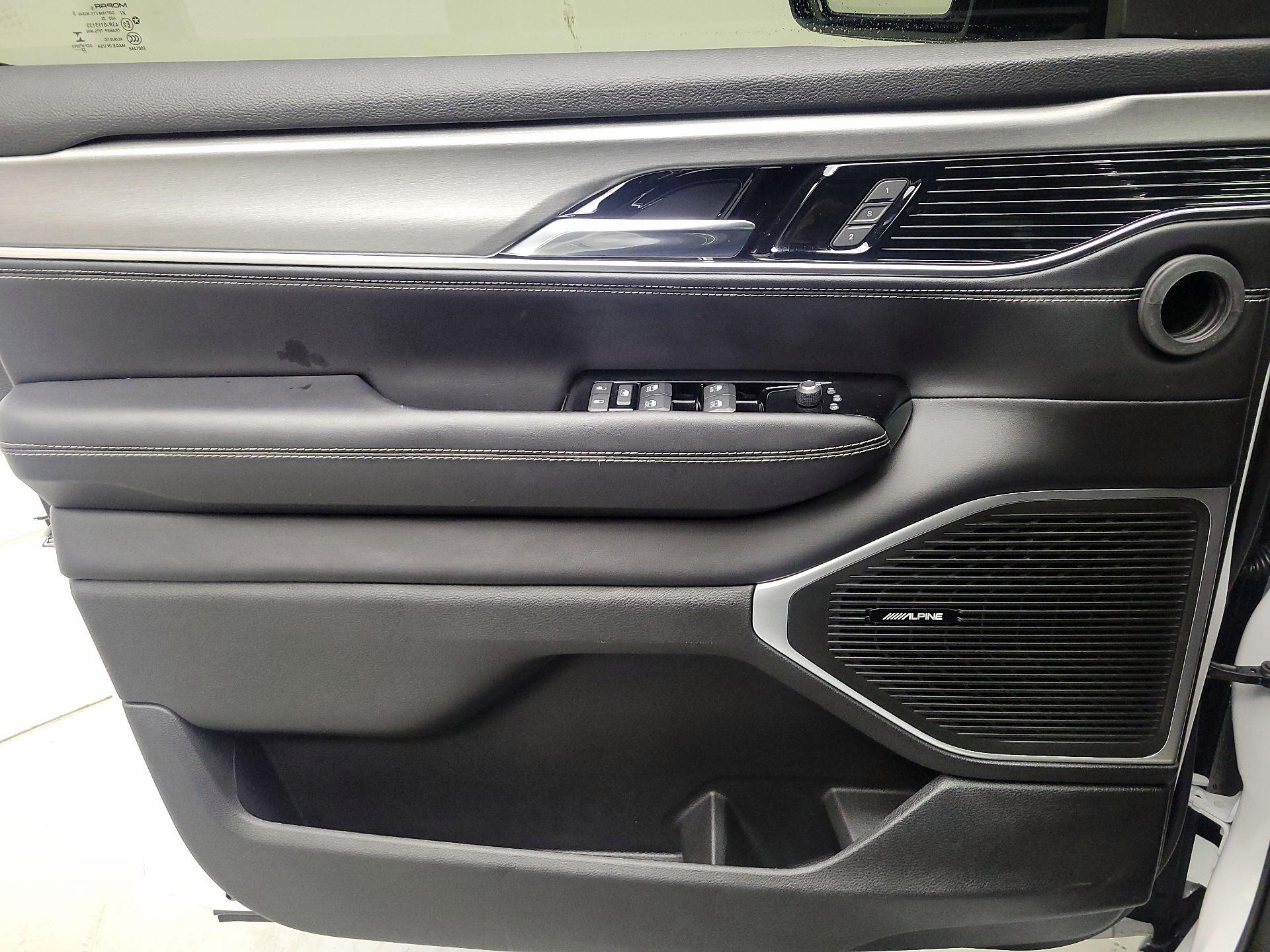 Thumbnail: 2023 Jeep Wagoneer - 12