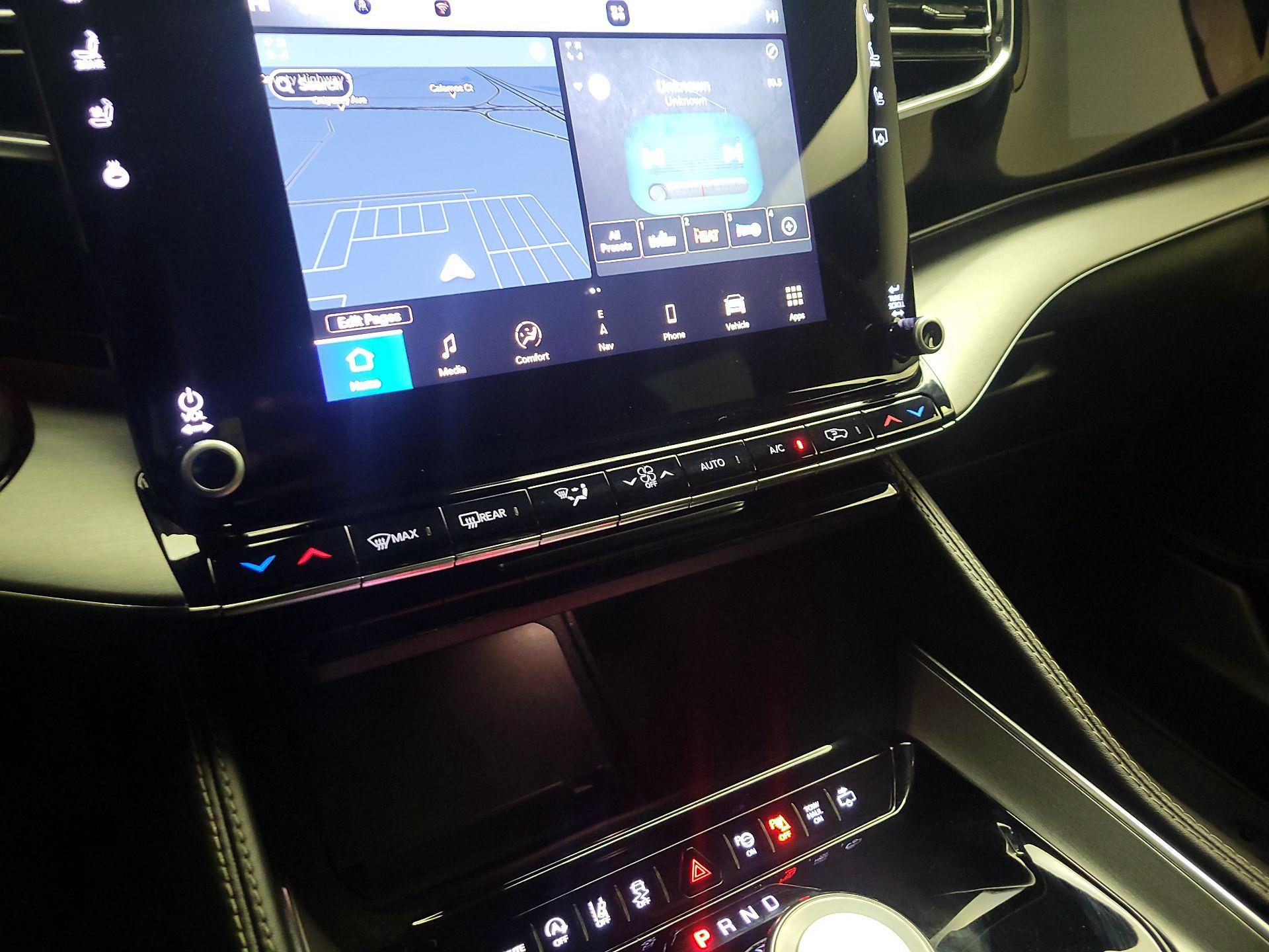 Thumbnail: 2023 Jeep Wagoneer - 15