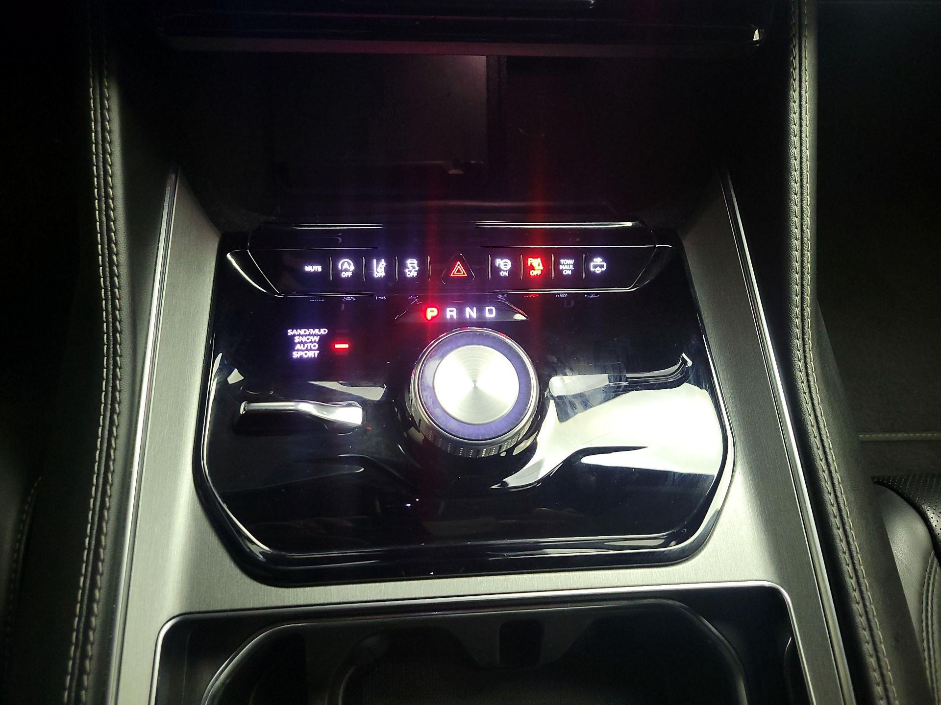 Thumbnail: 2023 Jeep Wagoneer - 16