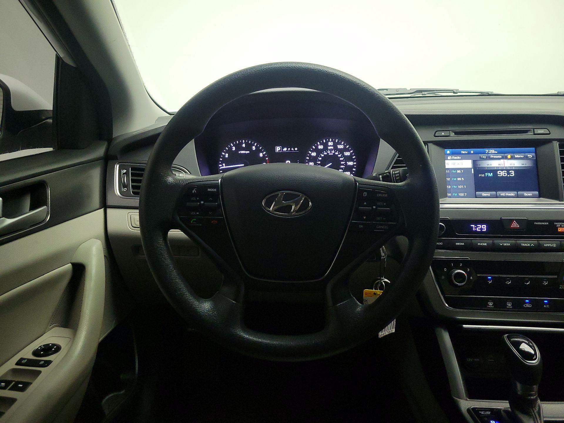 Thumbnail: 2017 Hyundai Sonata - 10