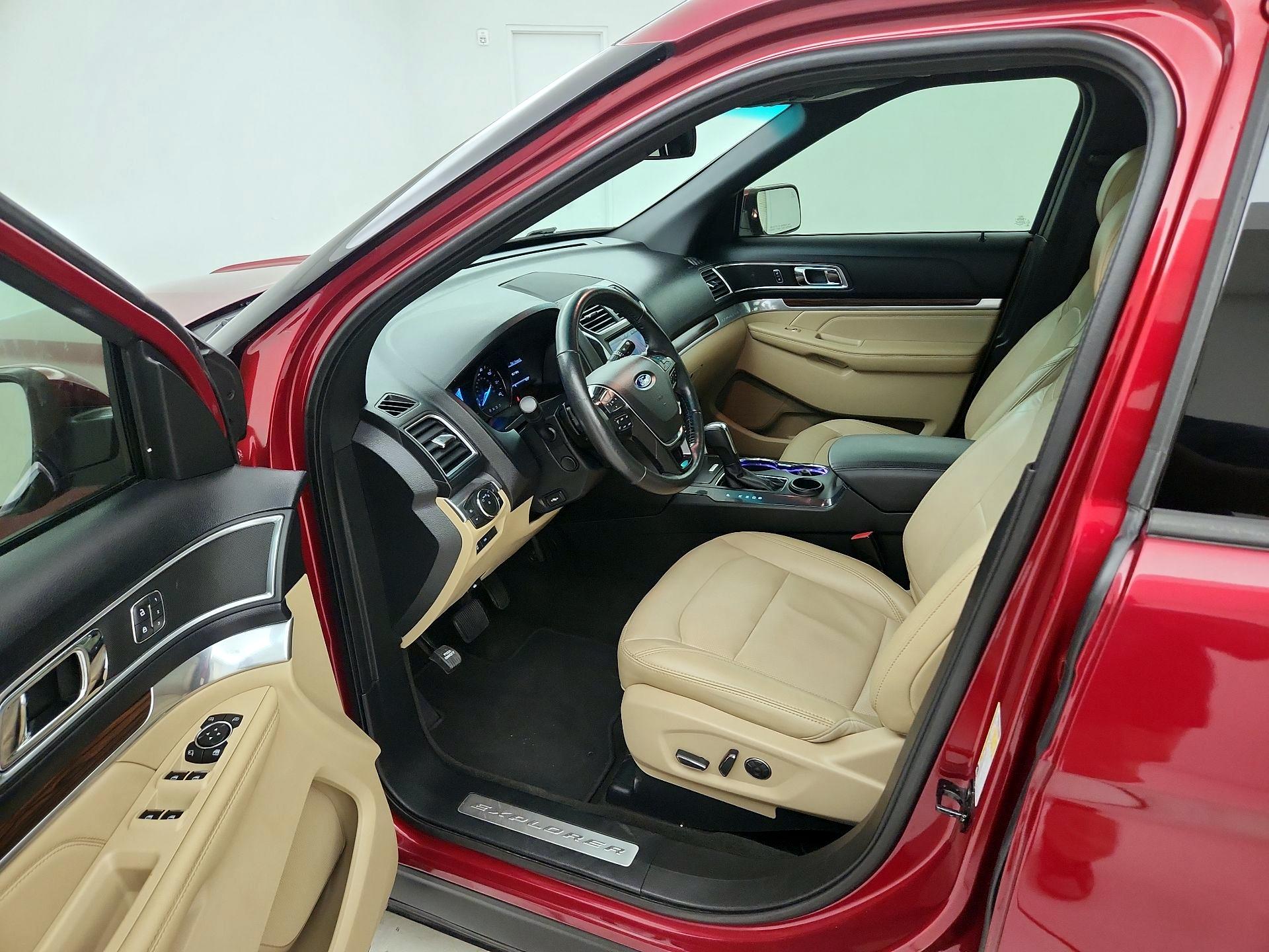 Thumbnail: 2016 Ford Explorer - 9