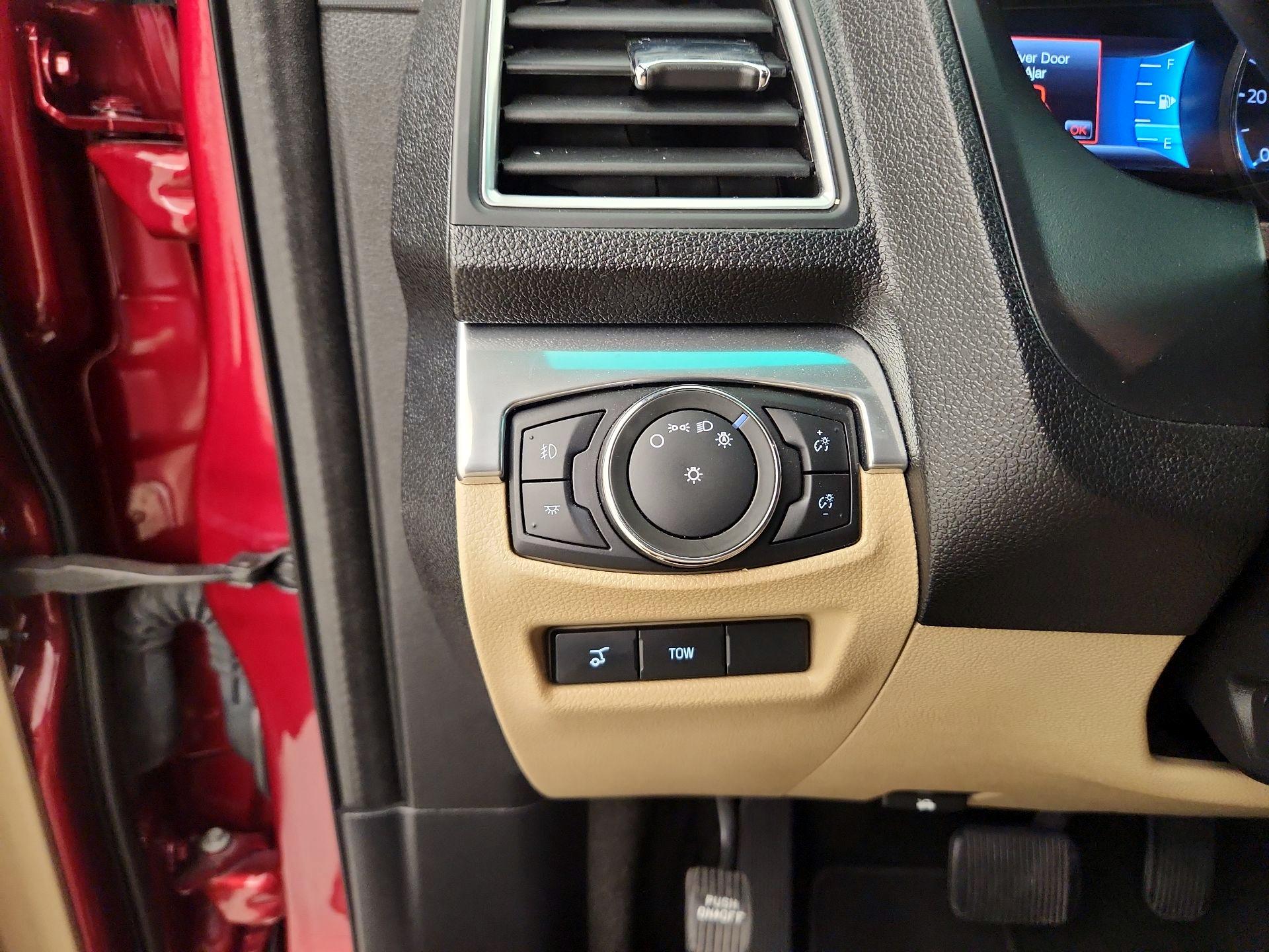 Thumbnail: 2016 Ford Explorer - 11