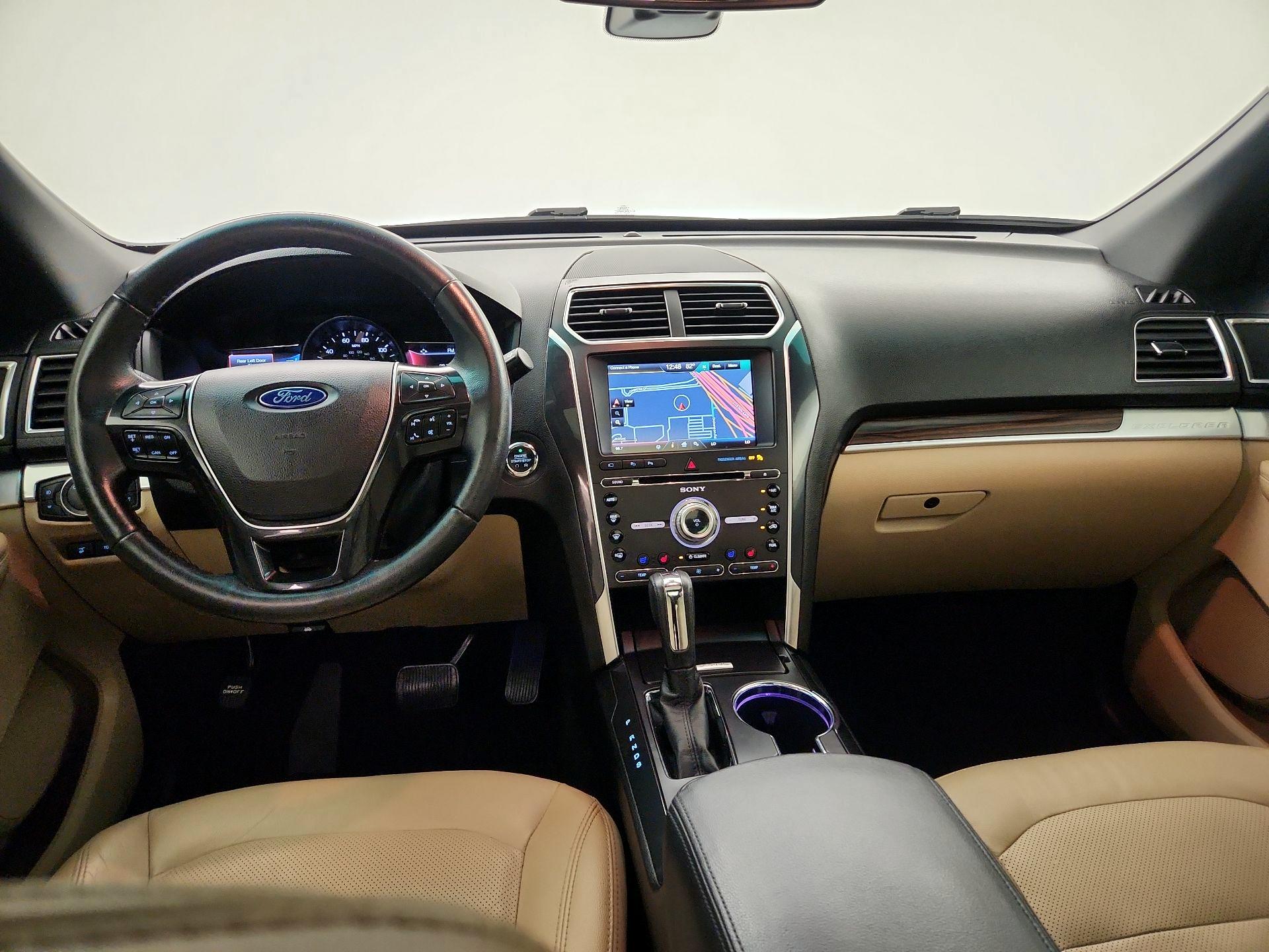 Thumbnail: 2016 Ford Explorer - 8