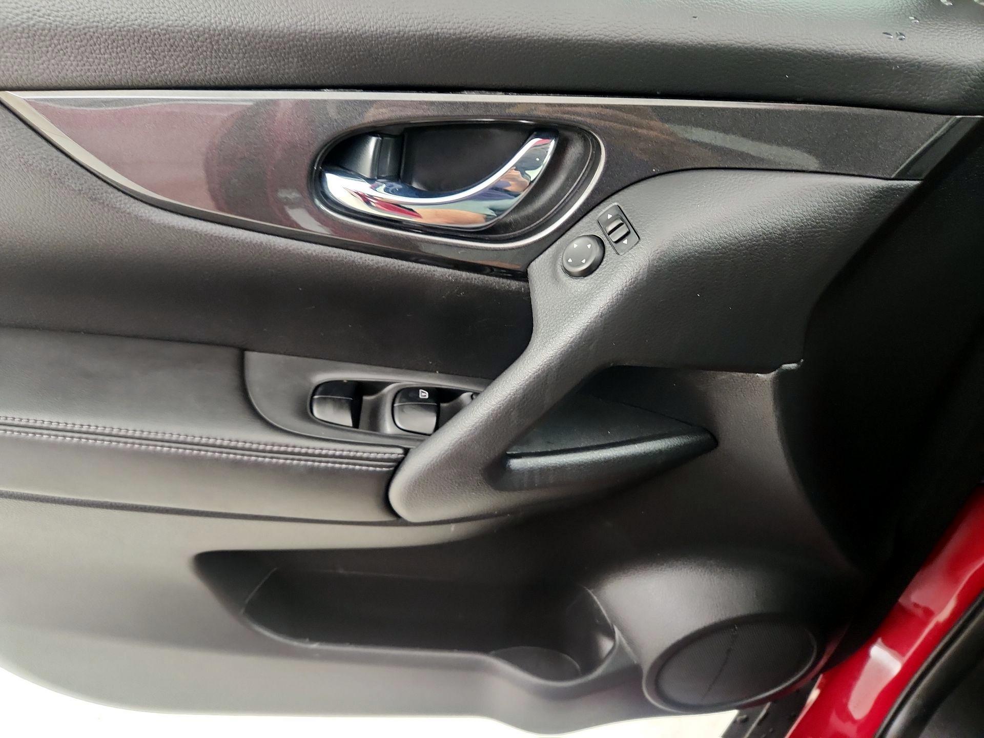 Thumbnail: 2017 Nissan Rogue - 12