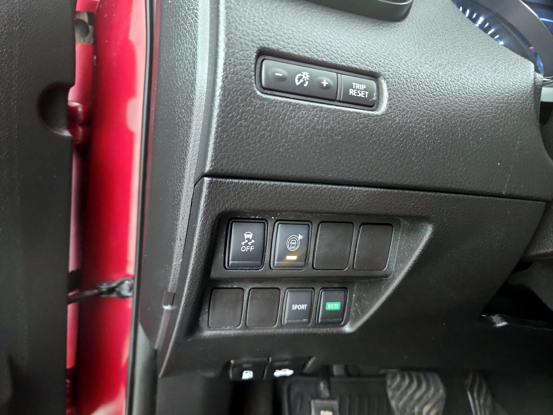 Thumbnail: 2017 Nissan Rogue - 13