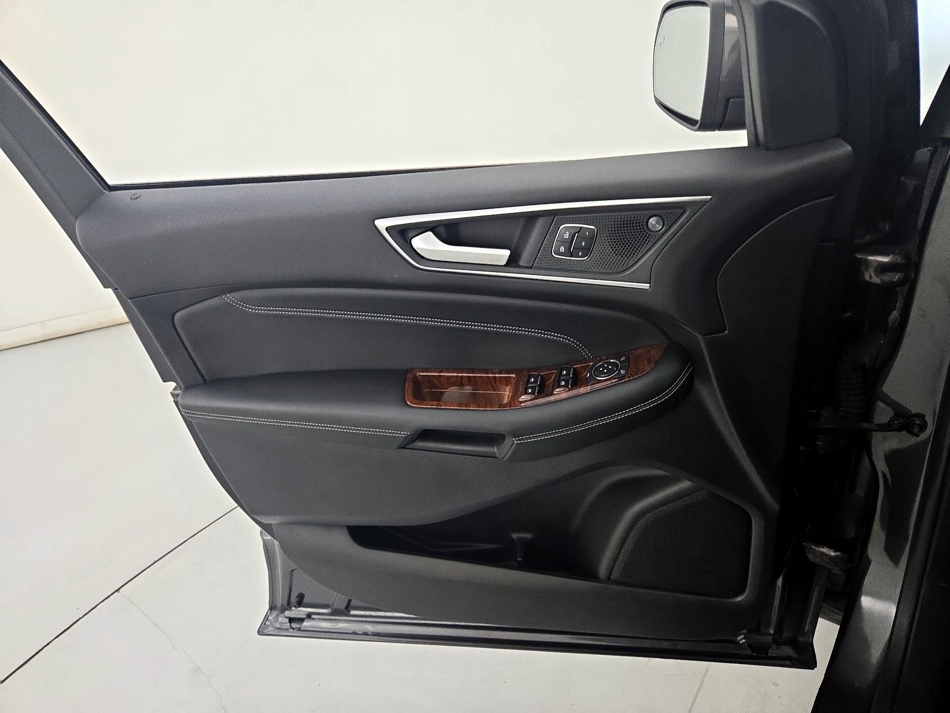 Thumbnail: 2020 Ford Edge - 12