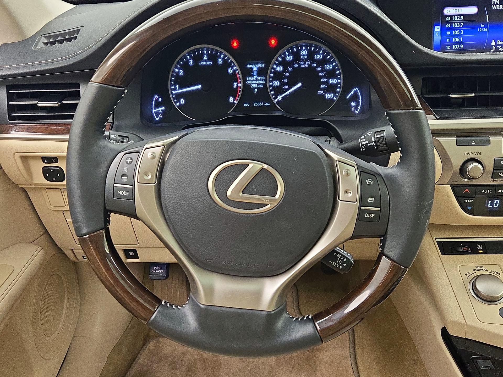 Thumbnail: 2015 Lexus ES - 10