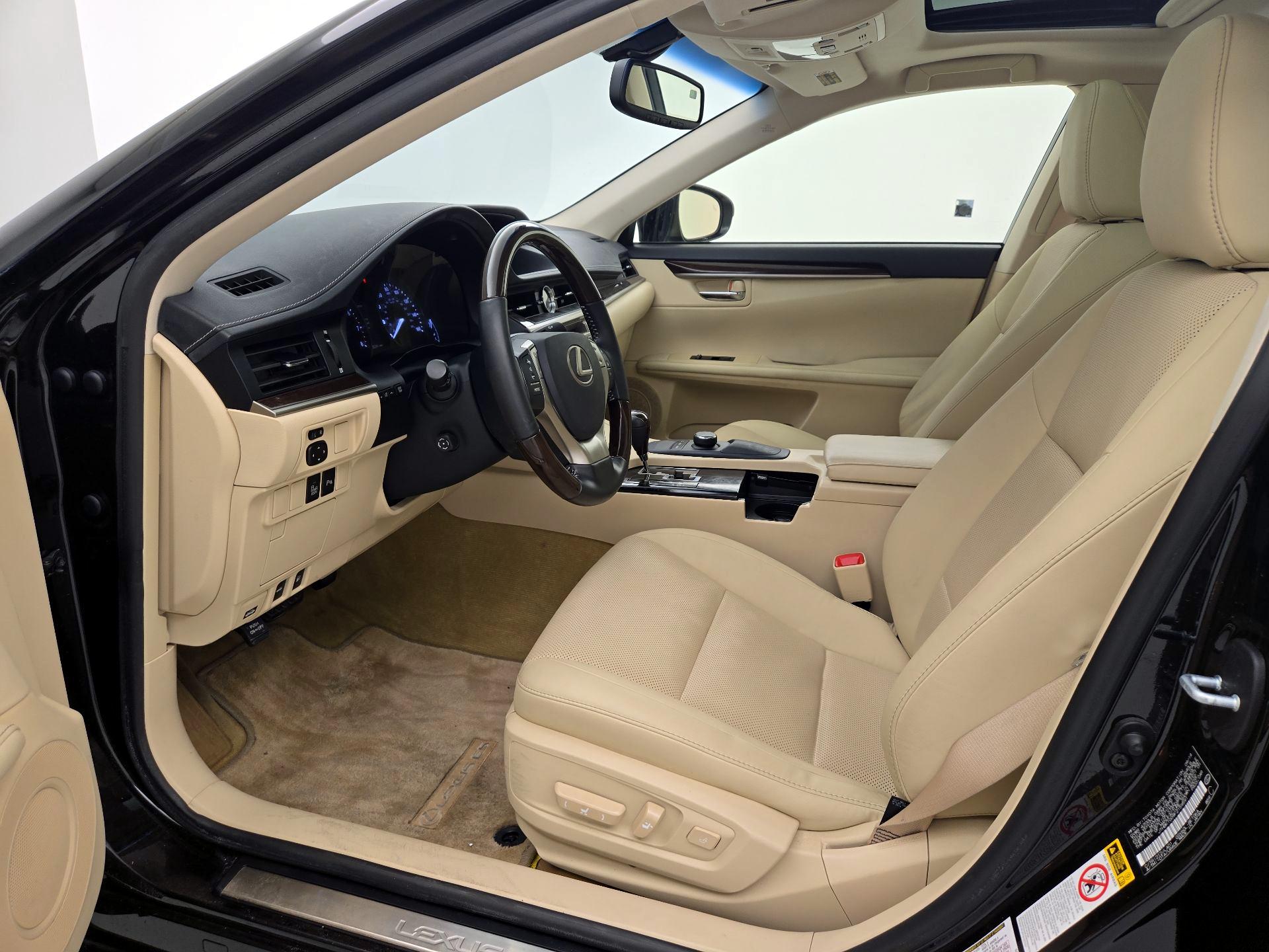 Thumbnail: 2015 Lexus ES - 11