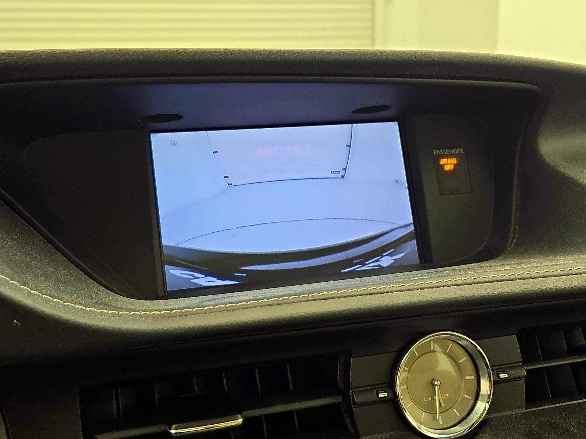 Thumbnail: 2015 Lexus ES - 14