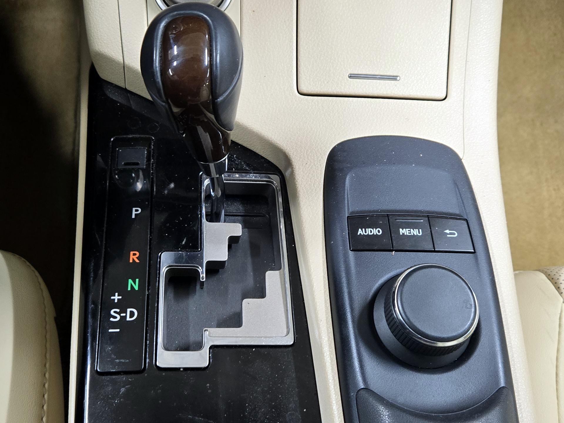 Thumbnail: 2015 Lexus ES - 17