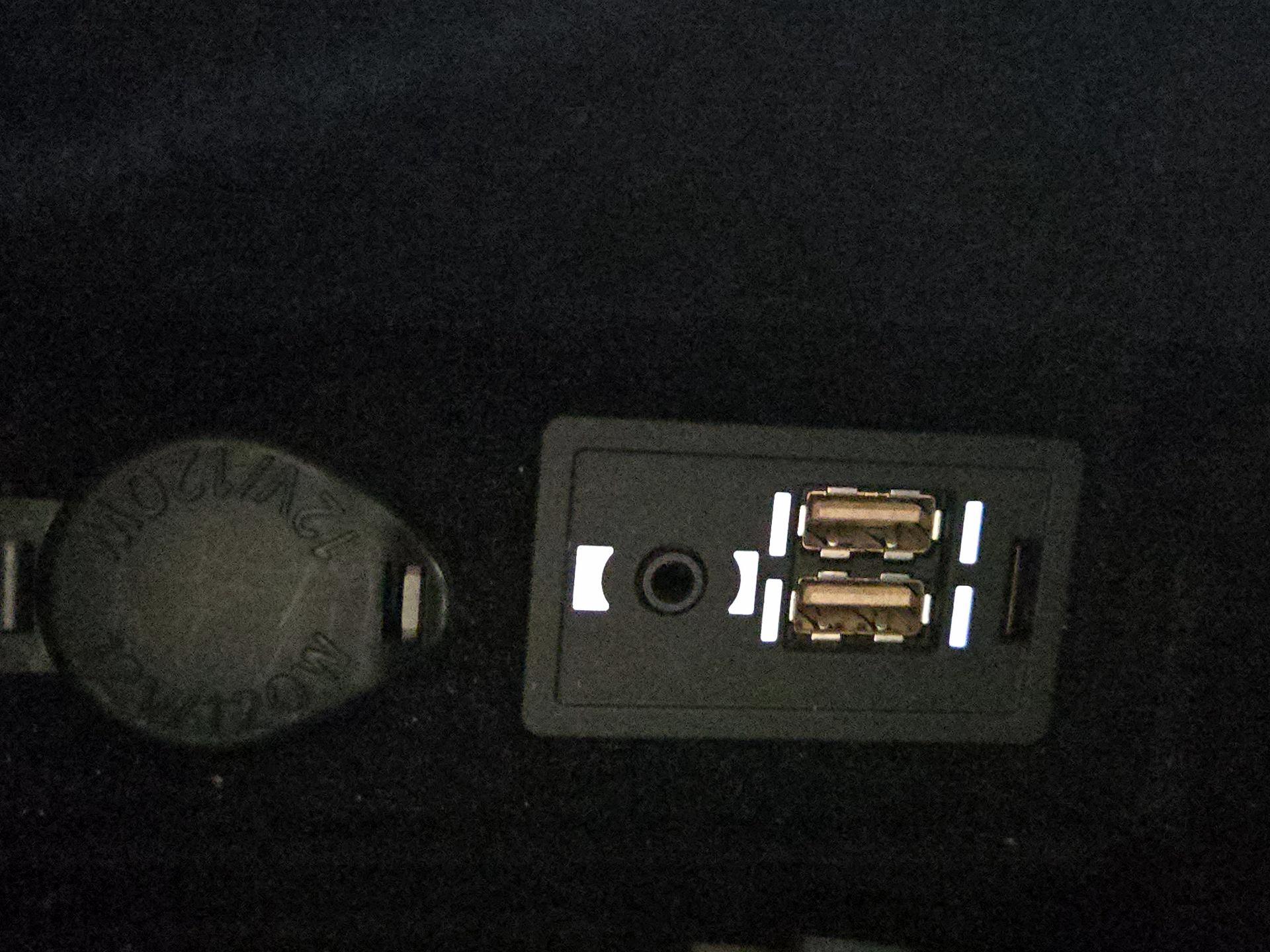 Thumbnail: 2015 Lexus ES - 18