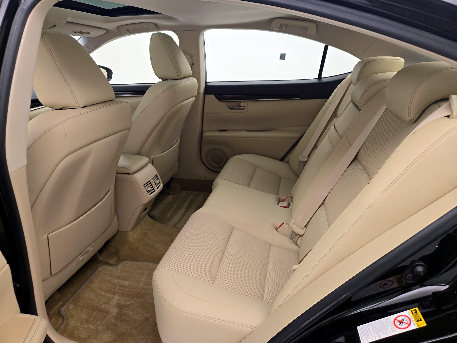 Thumbnail: 2015 Lexus ES - 20