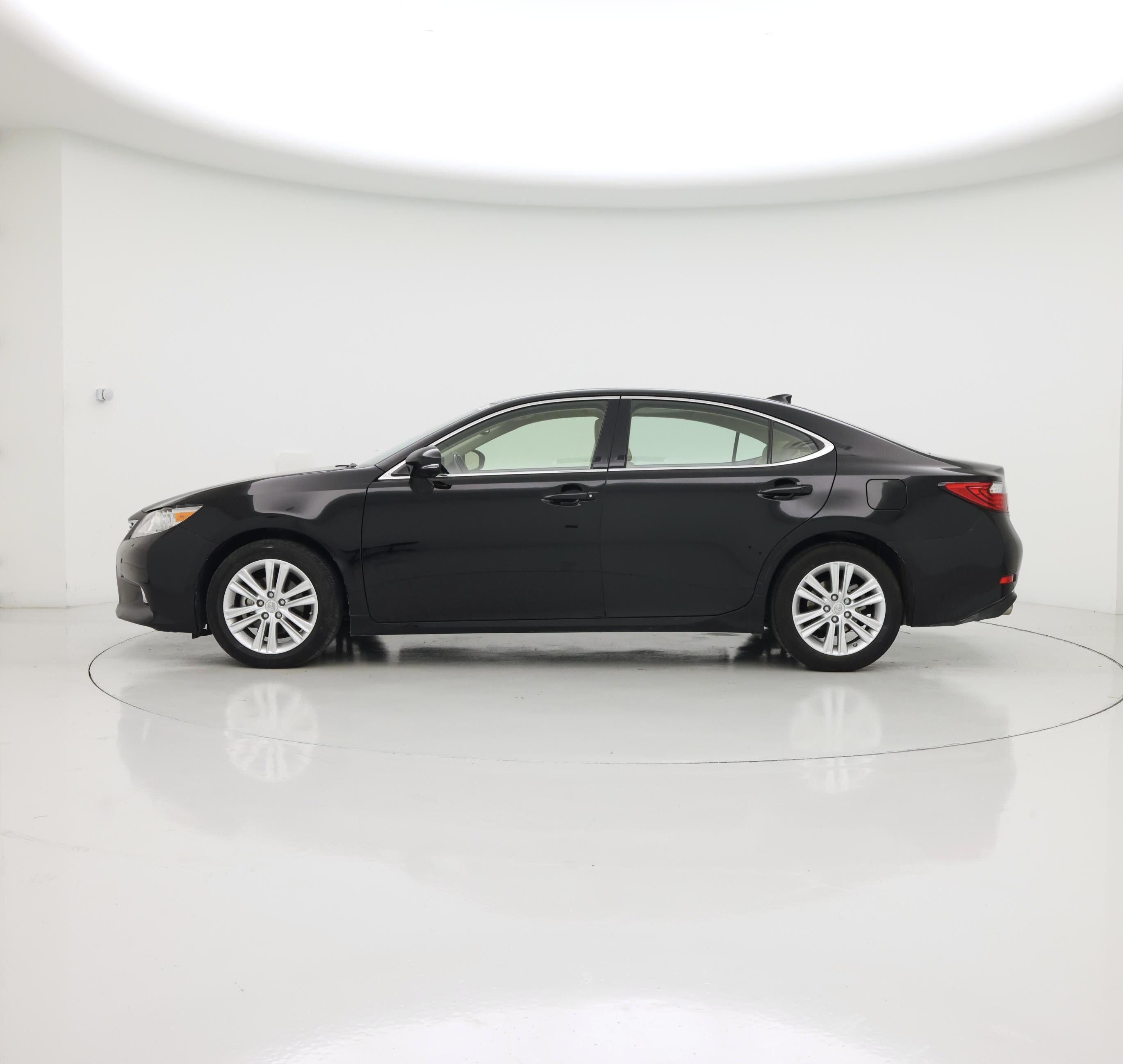 Thumbnail: 2015 Lexus ES - 3