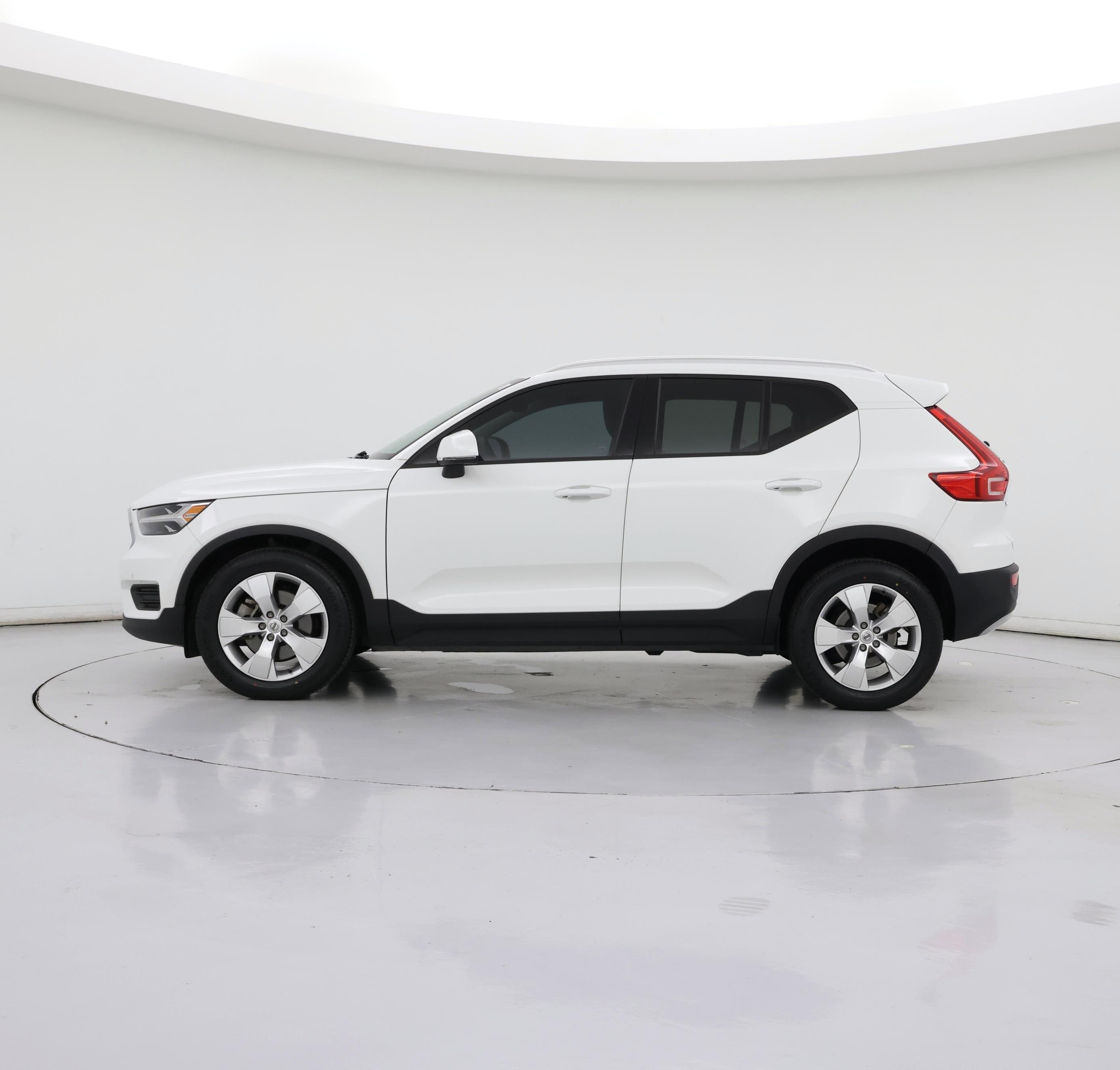 Thumbnail: 2020 Volvo XC40 - 3