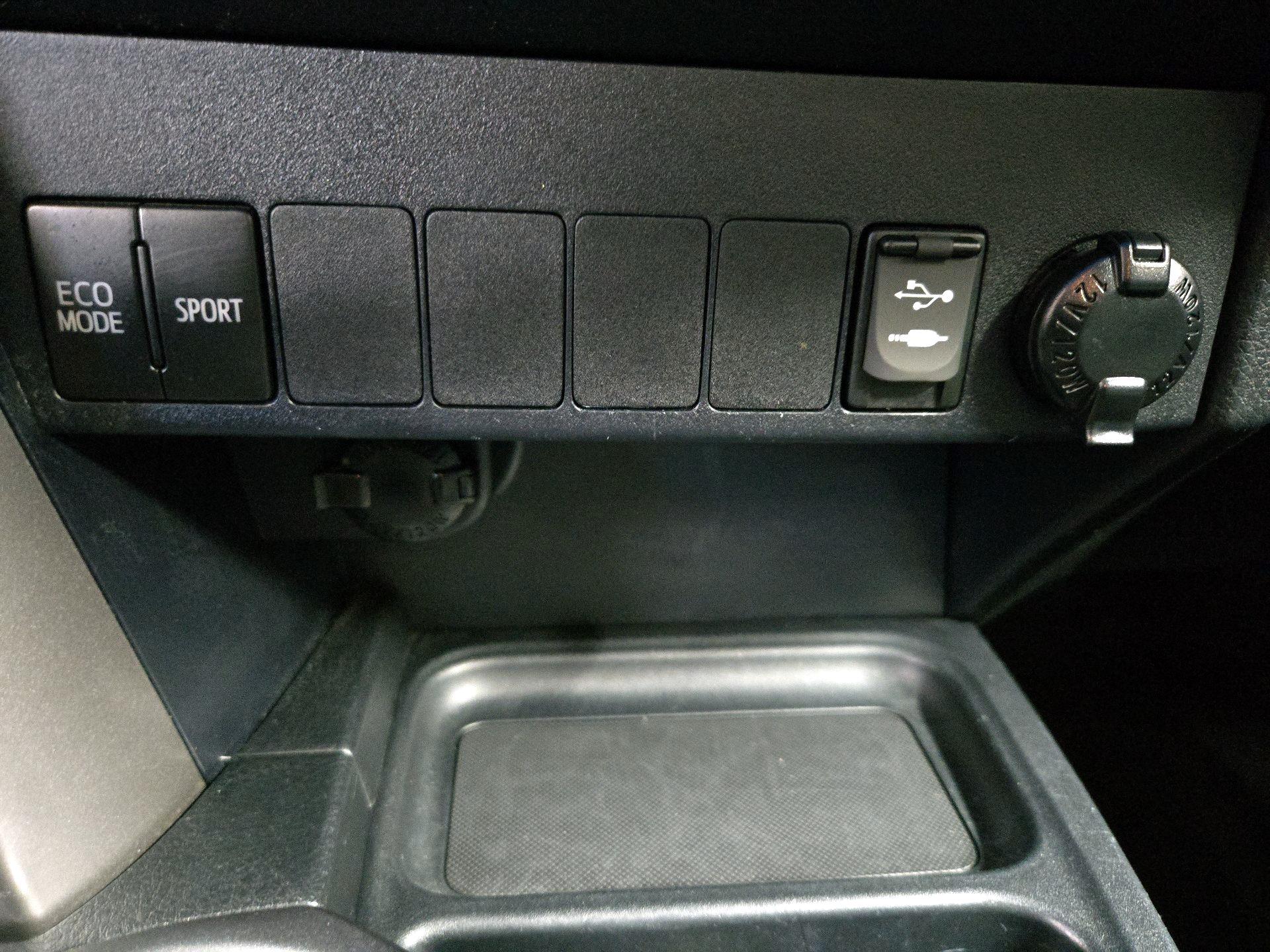 Thumbnail: 2017 Toyota RAV4 - 18