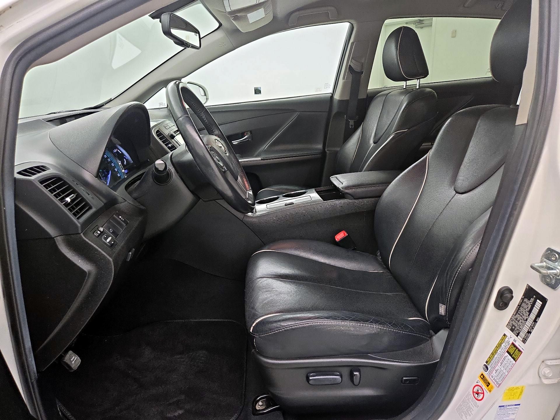 Thumbnail: 2014 Toyota Venza - 11