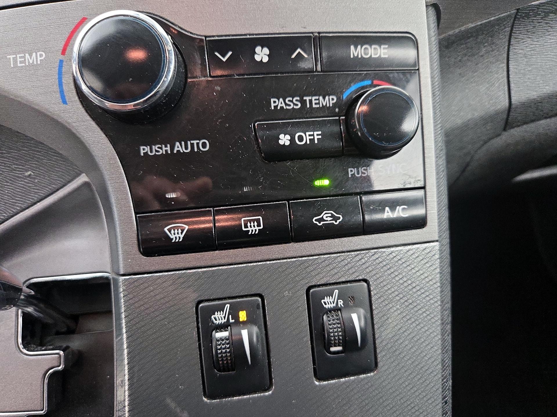 Thumbnail: 2014 Toyota Venza - 16