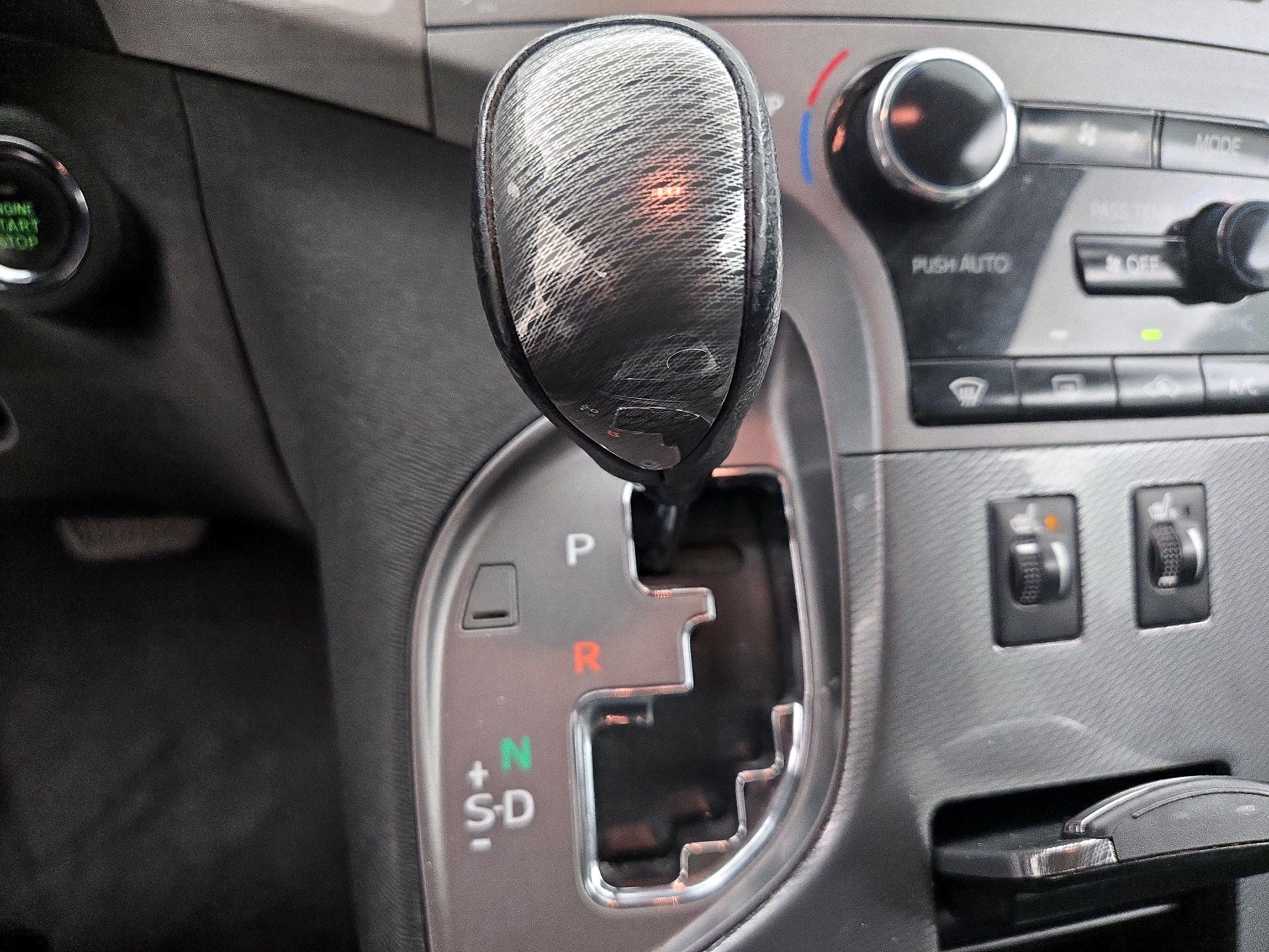 Thumbnail: 2014 Toyota Venza - 17