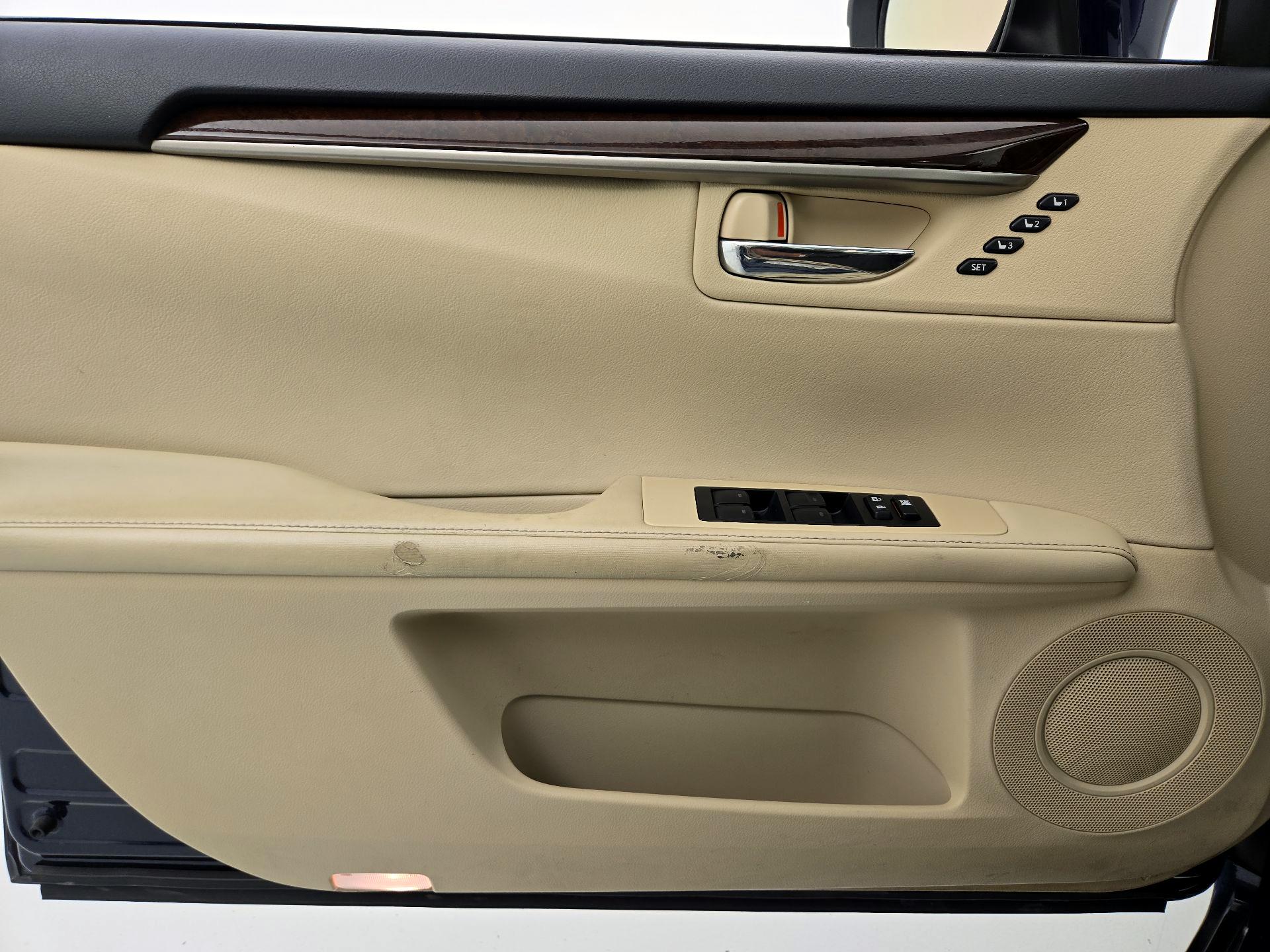 Thumbnail: 2014 Lexus ES - 12