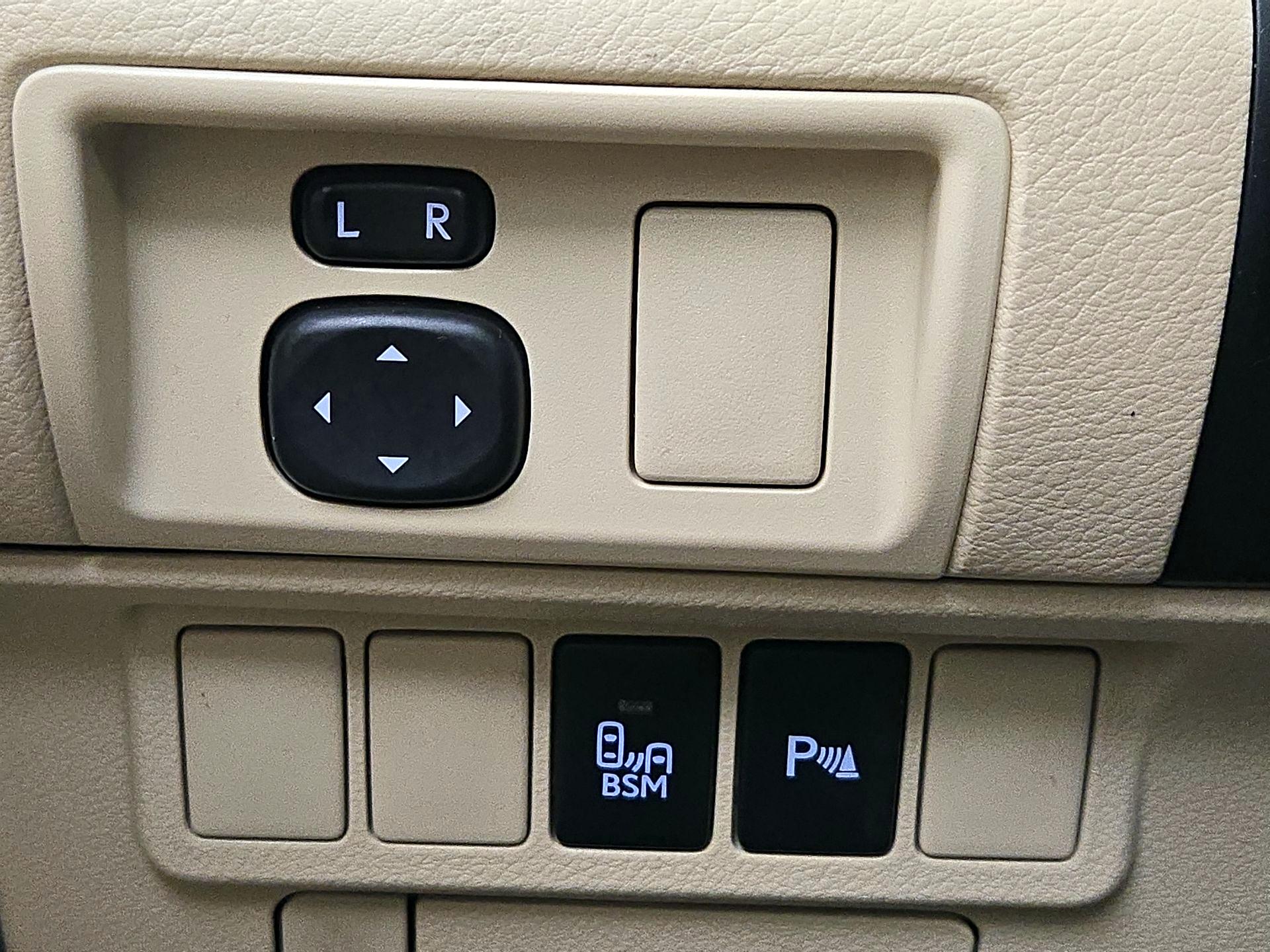 Thumbnail: 2014 Lexus ES - 13