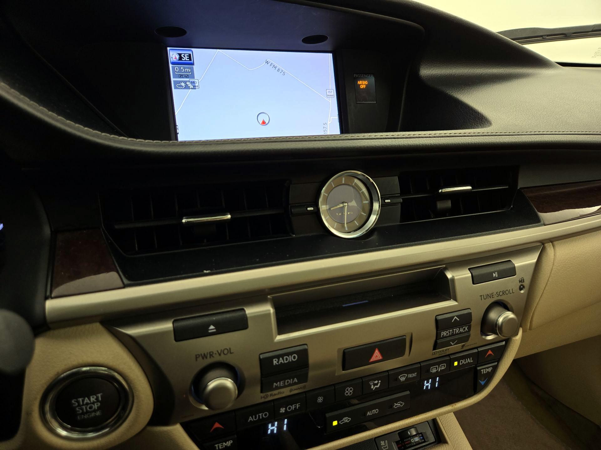 Thumbnail: 2014 Lexus ES - 14