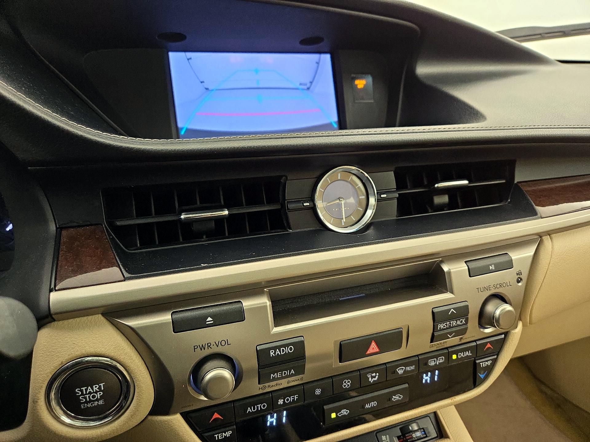 Thumbnail: 2014 Lexus ES - 15