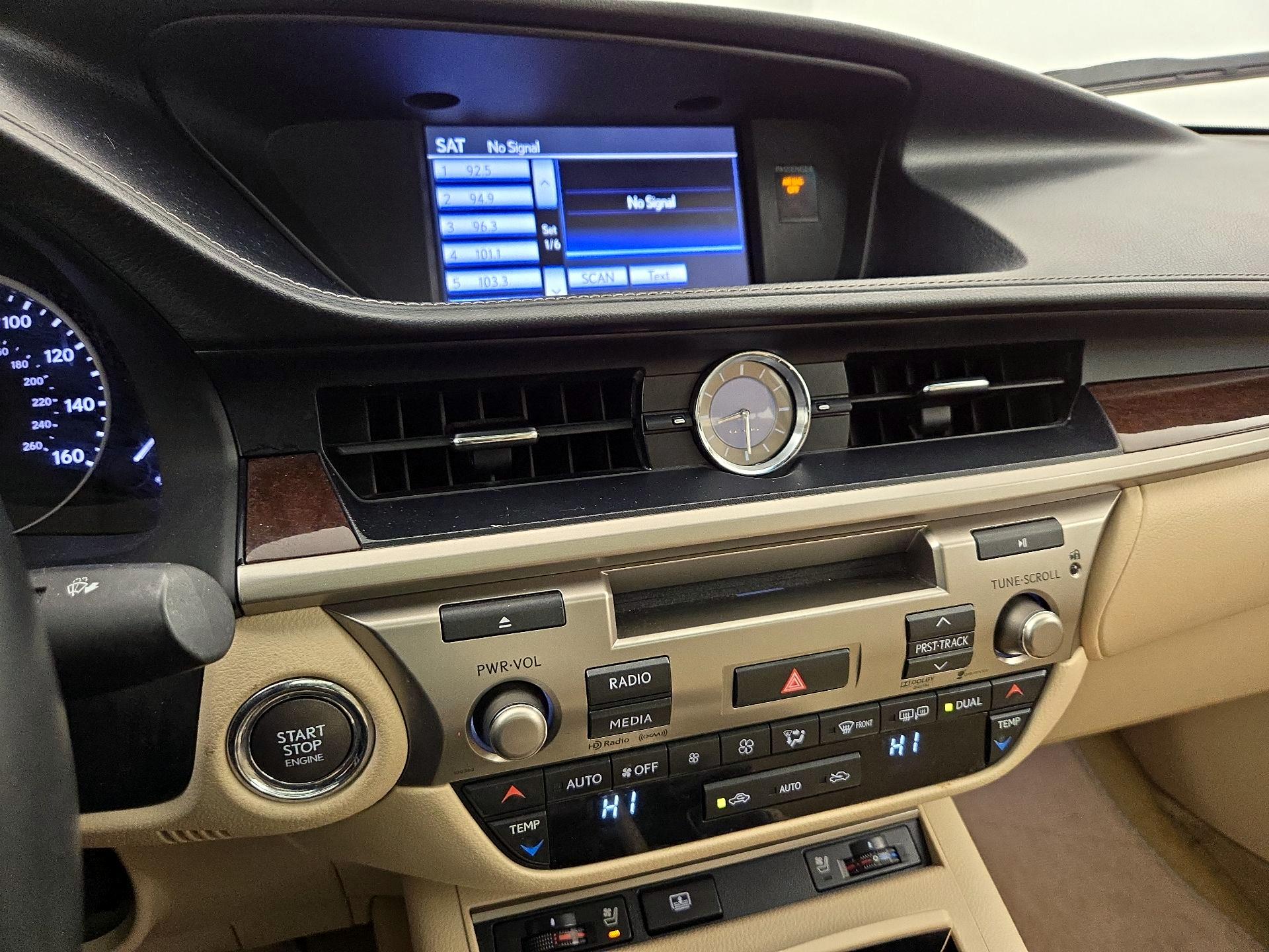 Thumbnail: 2014 Lexus ES - 16