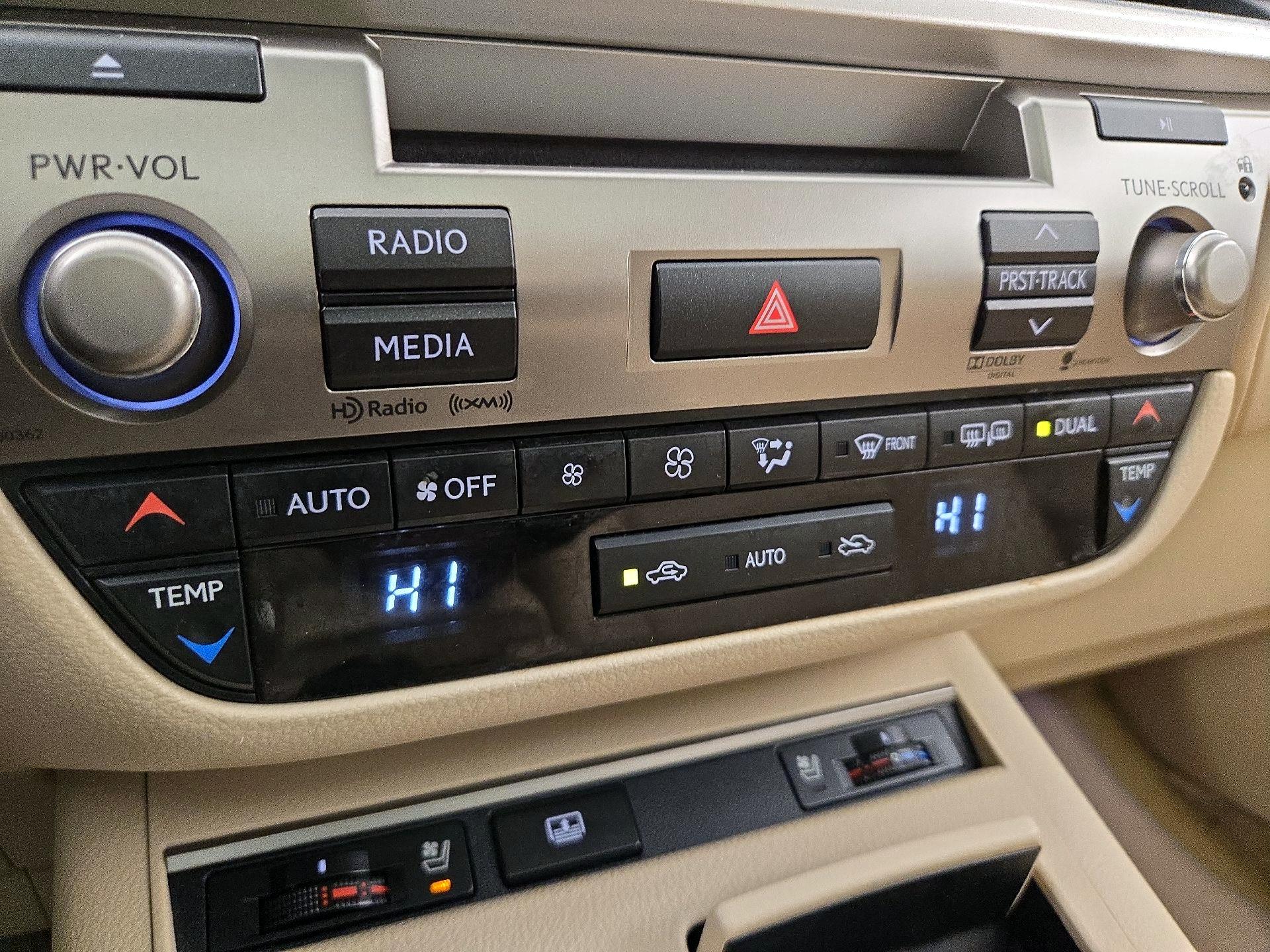 Thumbnail: 2014 Lexus ES - 17