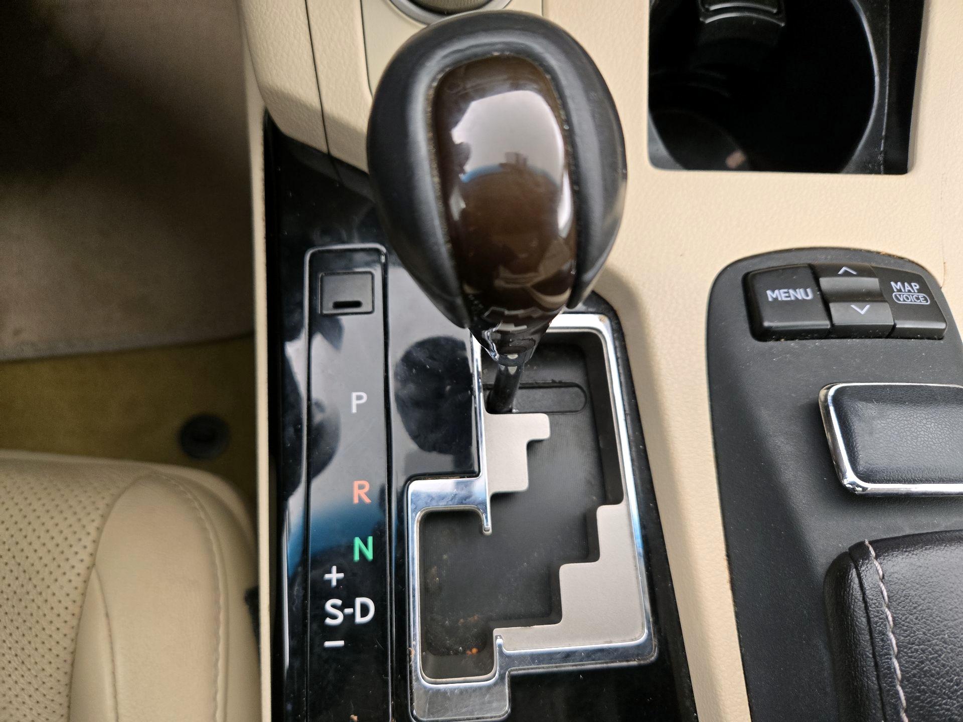 Thumbnail: 2014 Lexus ES - 18