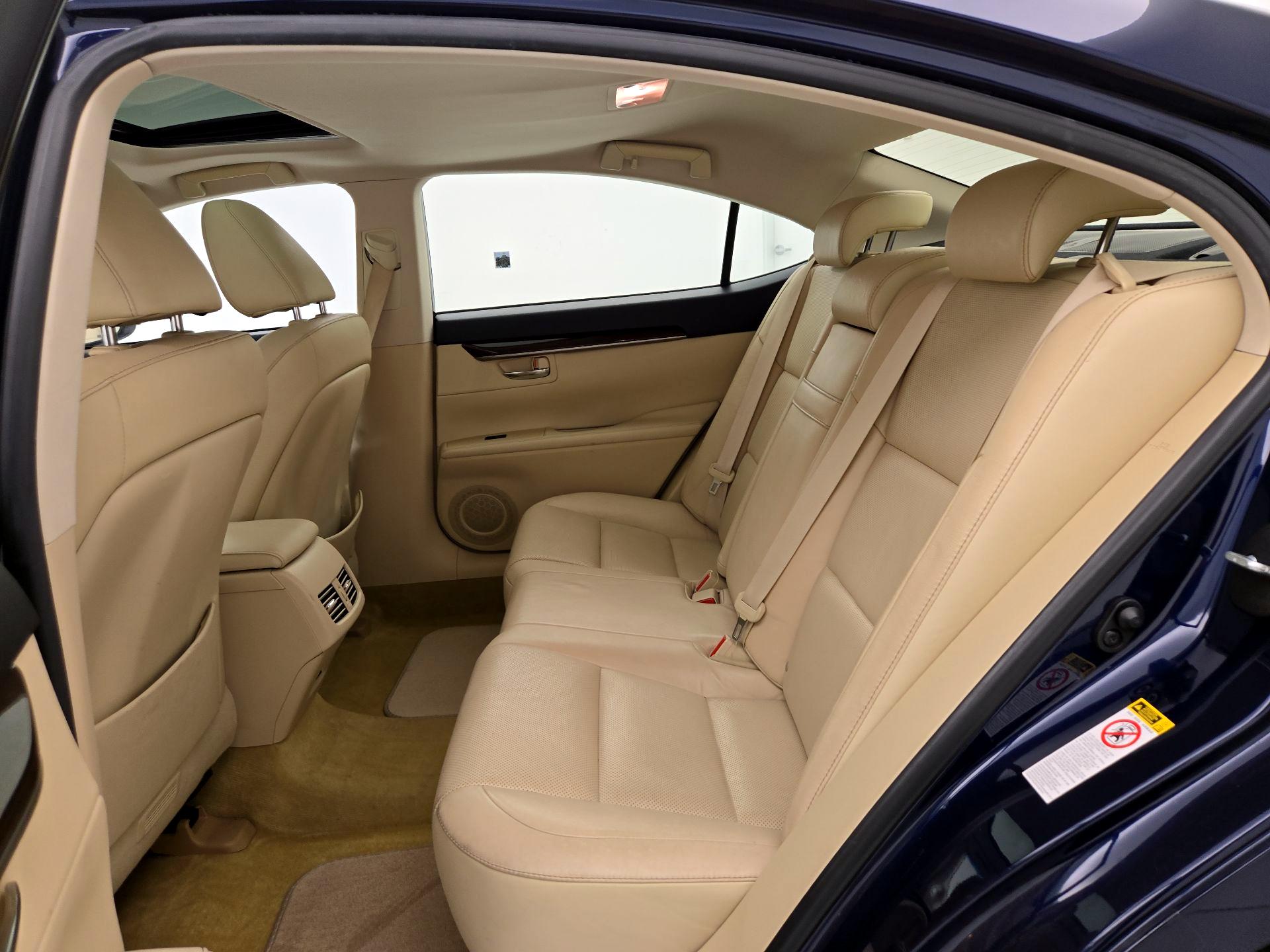 Thumbnail: 2014 Lexus ES - 20