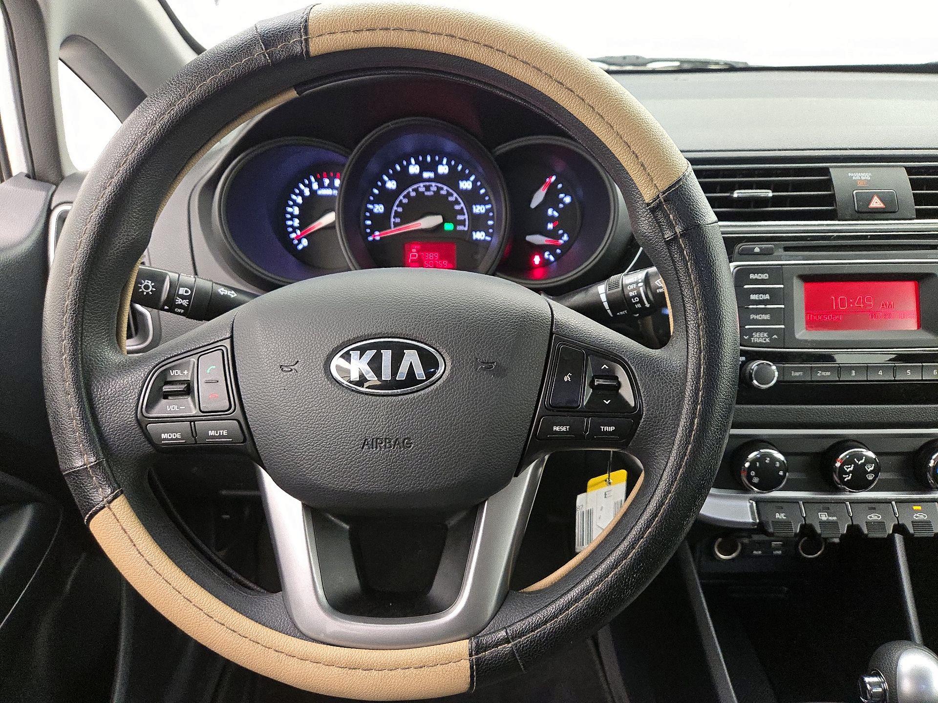 Thumbnail: 2016 Kia Rio - 10
