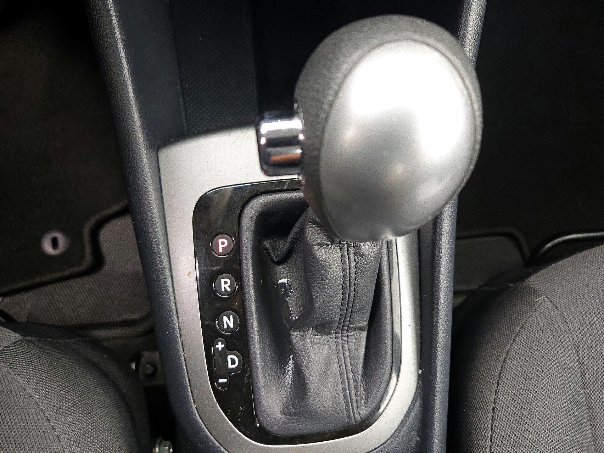 Thumbnail: 2016 Kia Rio - 16