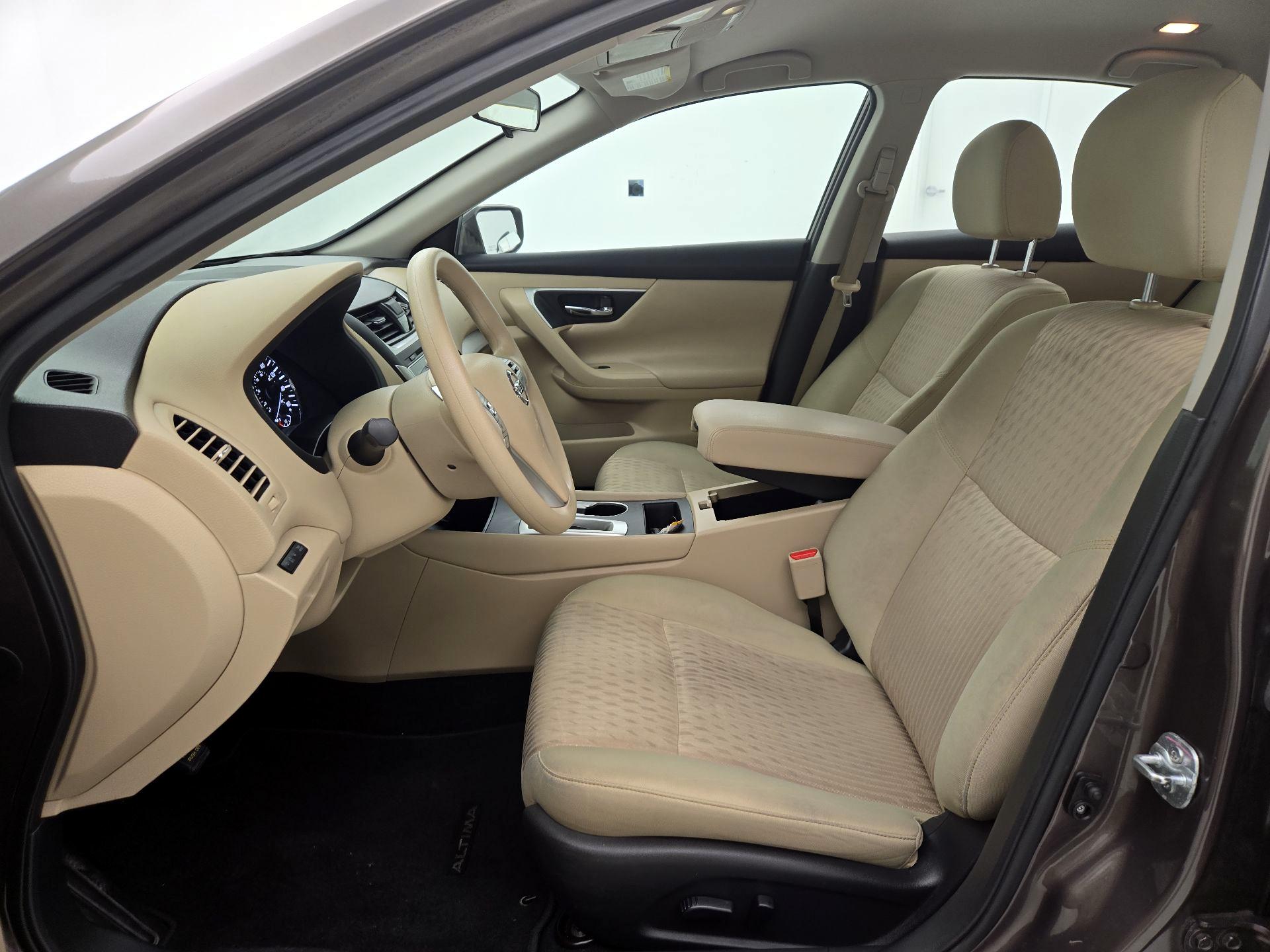 Thumbnail: 2016 Nissan Altima - 11