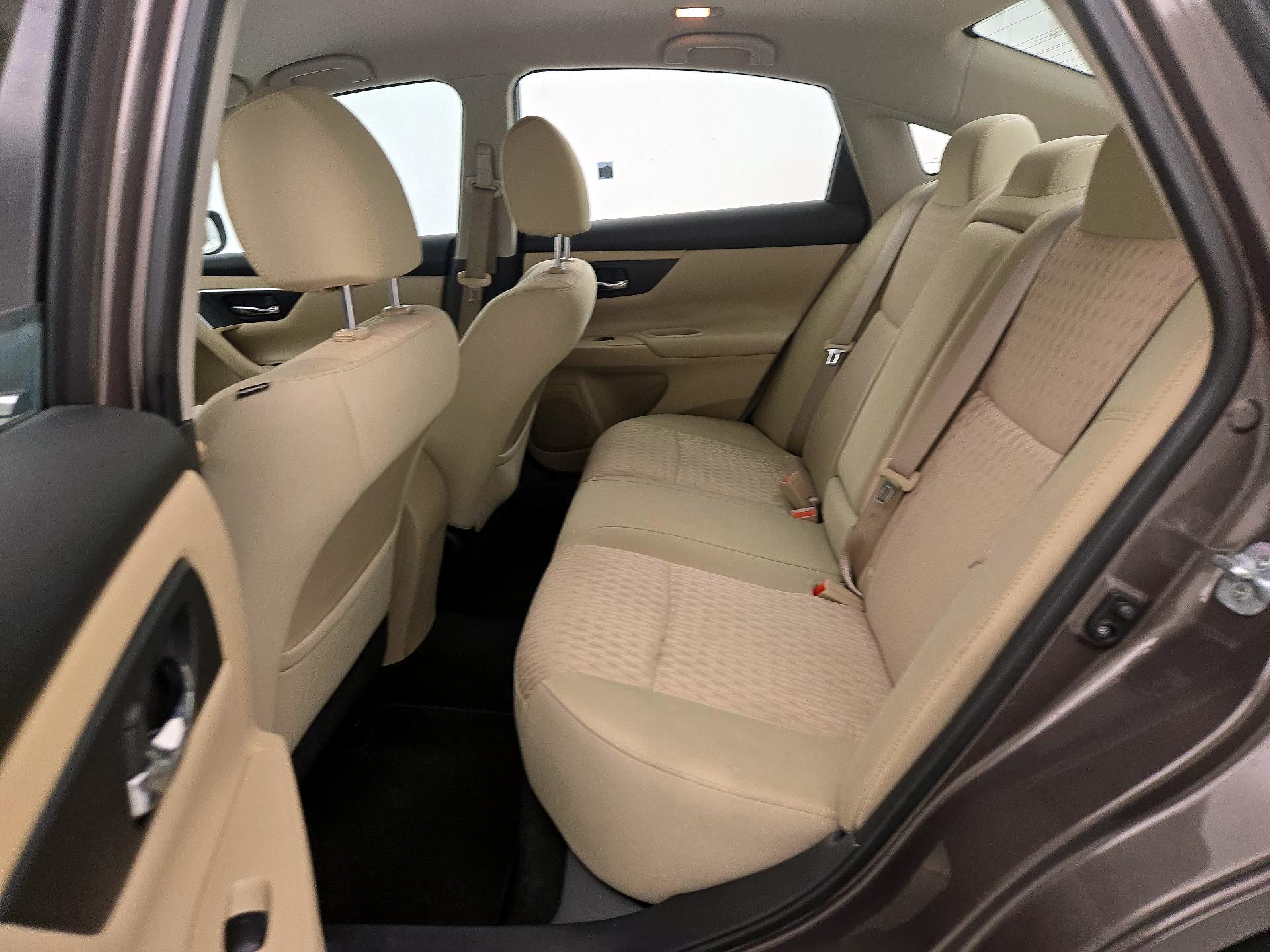 Thumbnail: 2016 Nissan Altima - 17