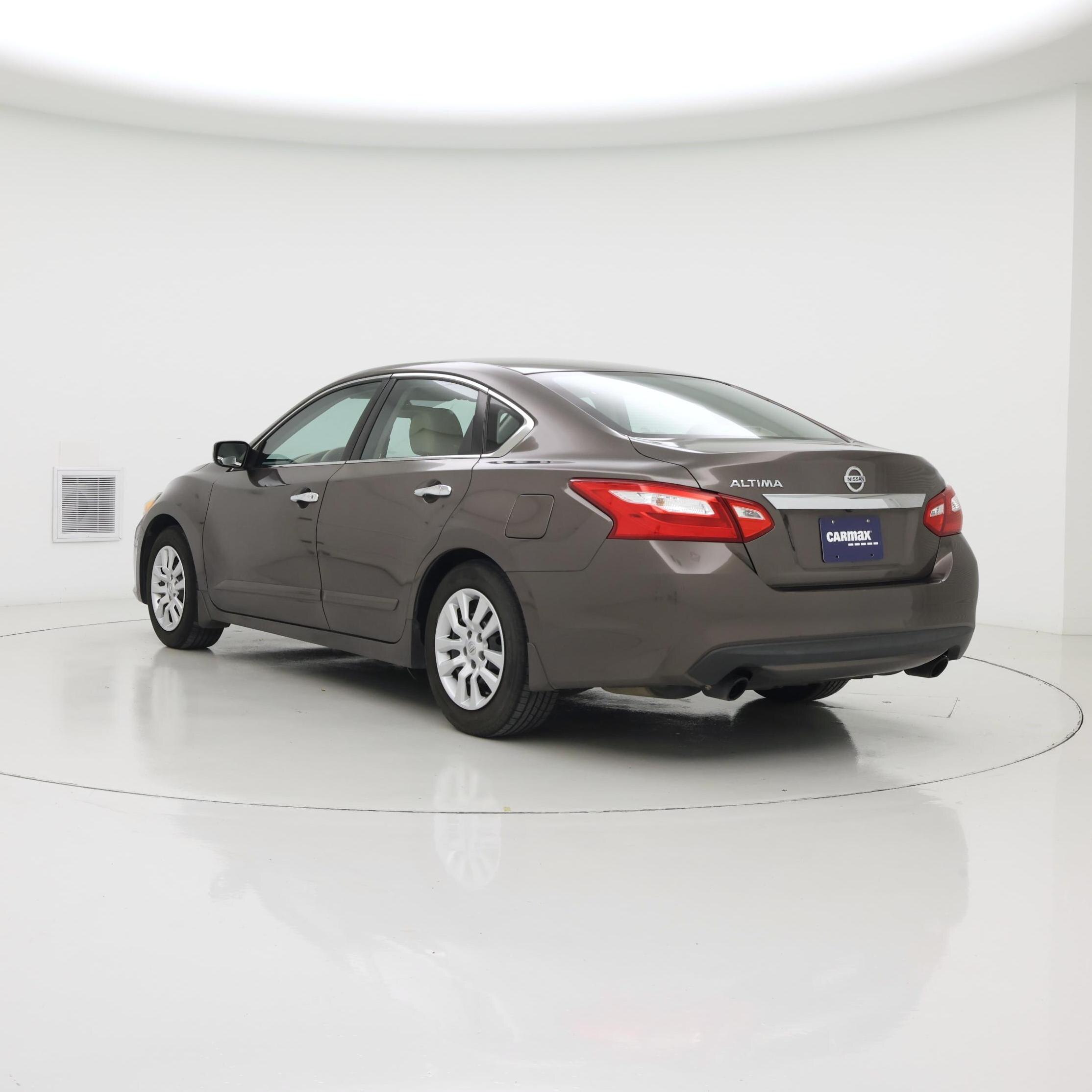 Thumbnail: 2016 Nissan Altima - 2