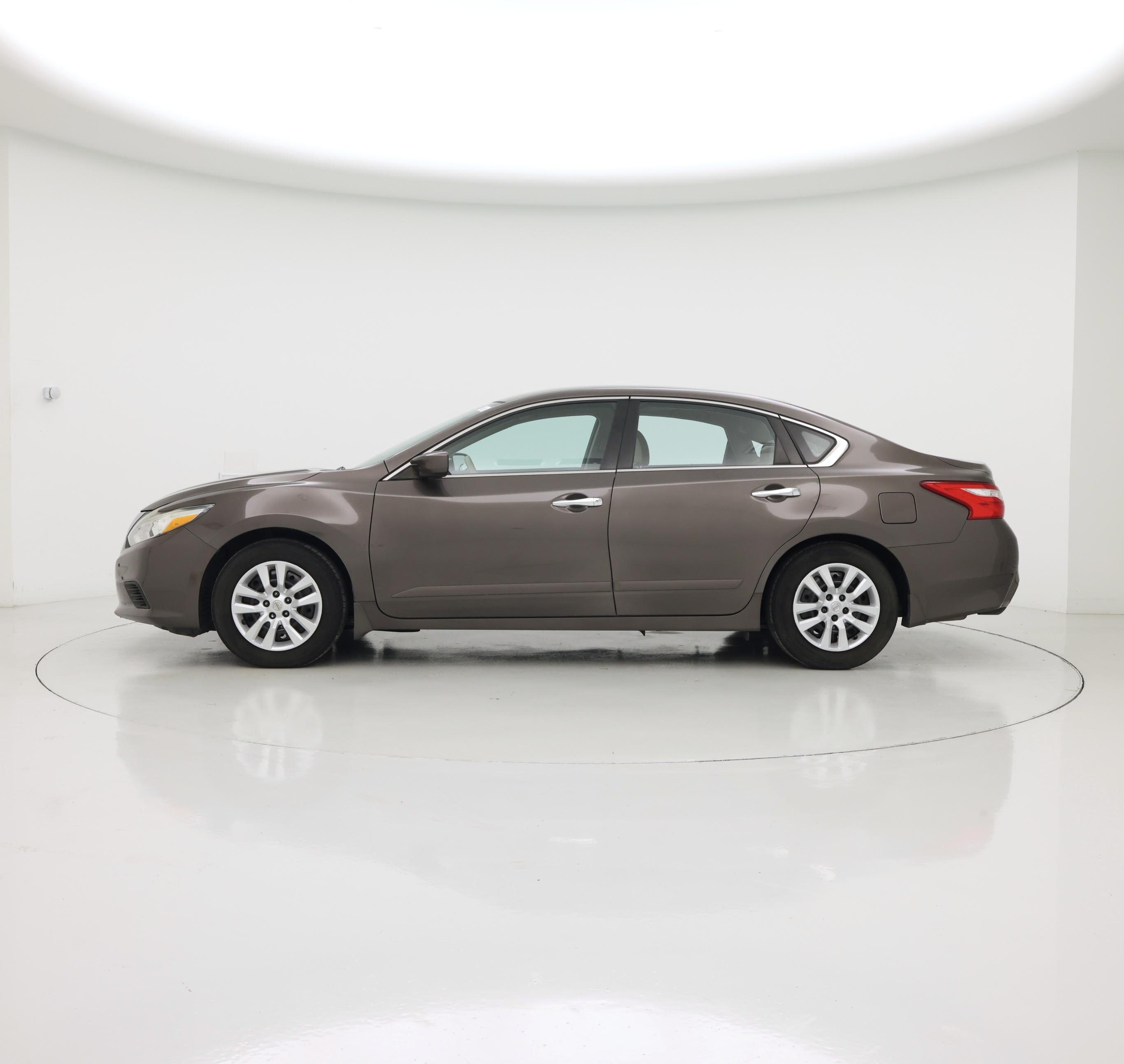 Thumbnail: 2016 Nissan Altima - 3