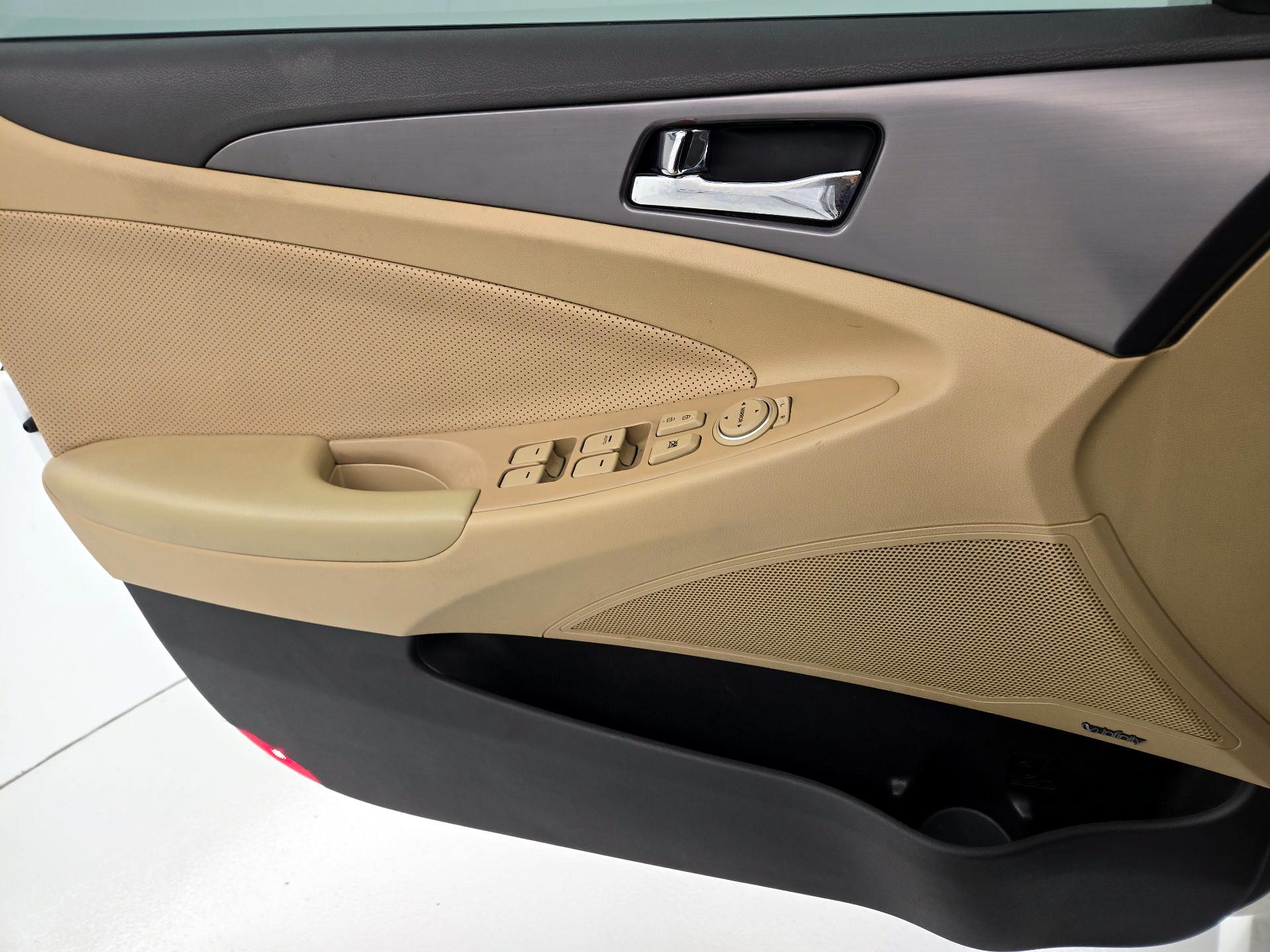 Thumbnail: 2015 Hyundai Sonata - 12