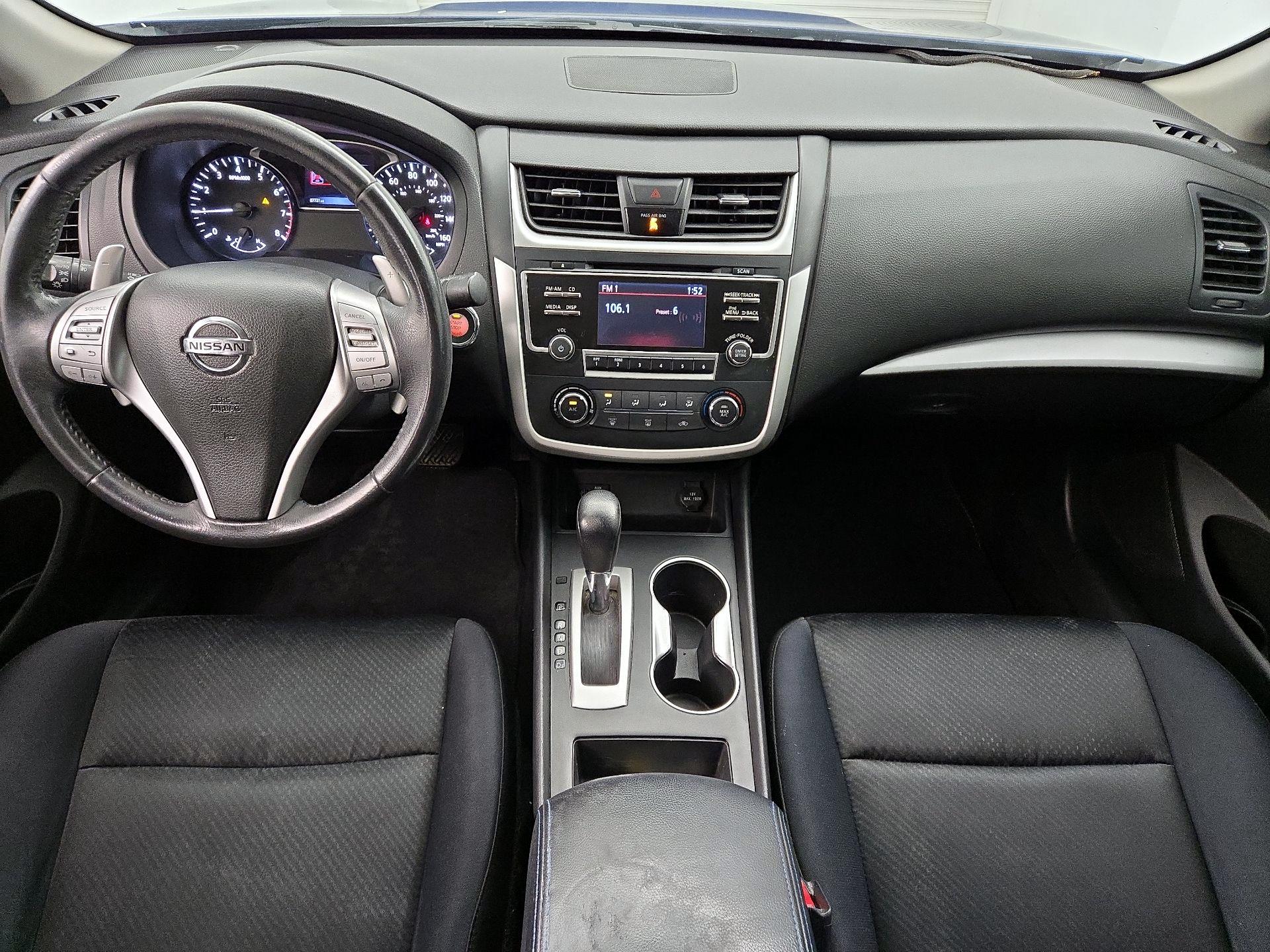 Thumbnail: 2017 Nissan Altima - 9