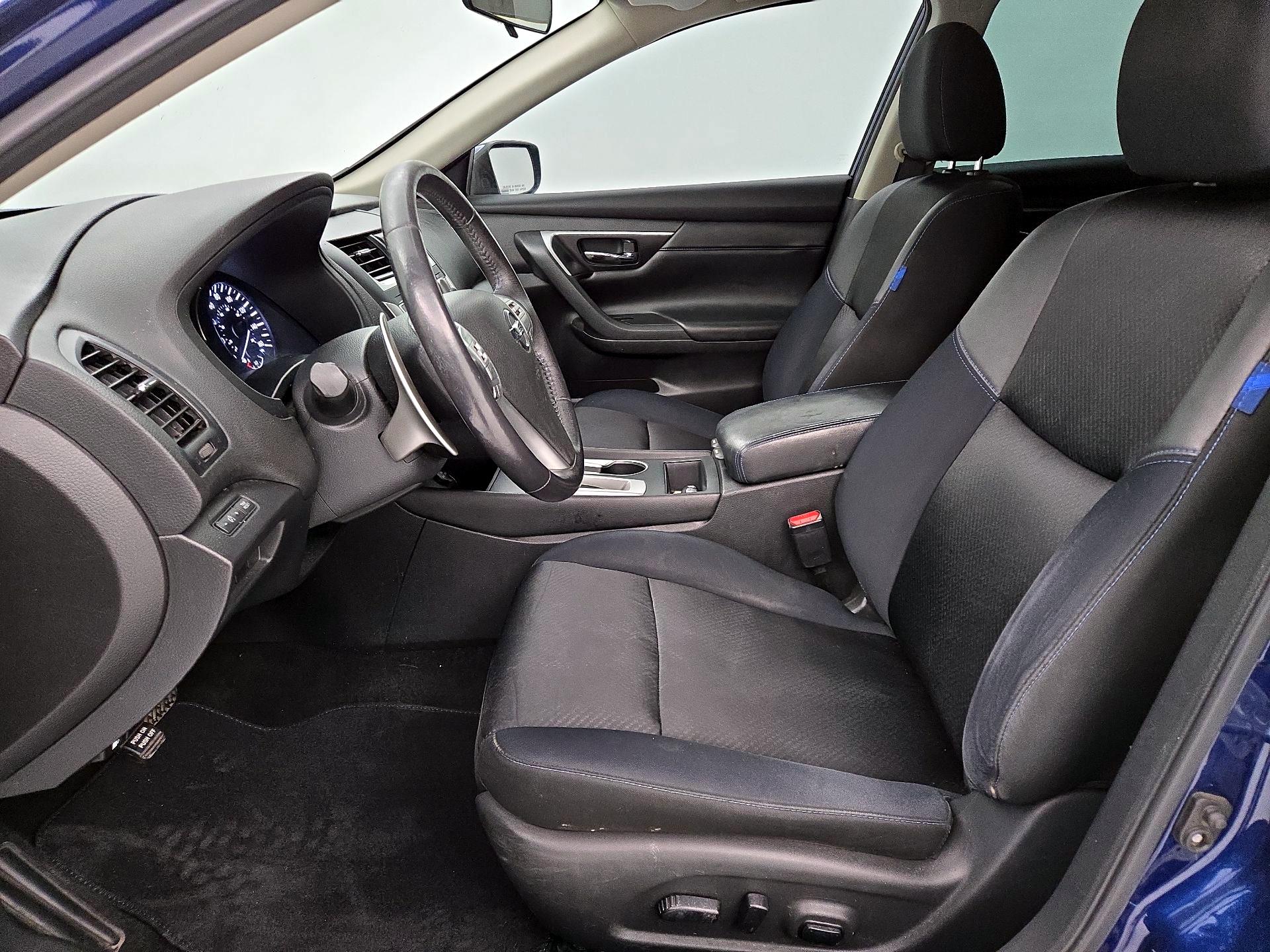 Thumbnail: 2017 Nissan Altima - 11