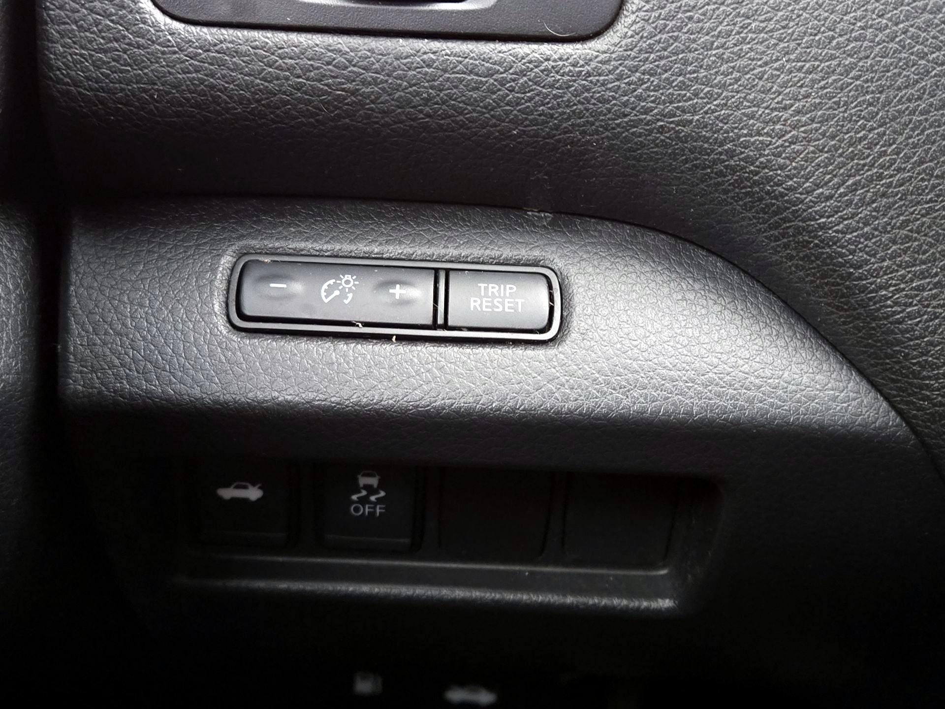 Thumbnail: 2017 Nissan Altima - 13