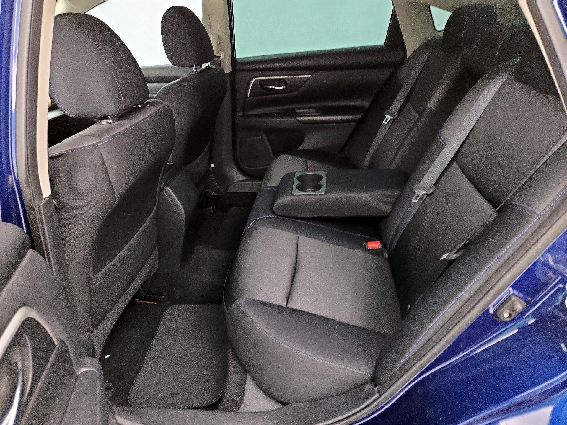 Thumbnail: 2017 Nissan Altima - 19