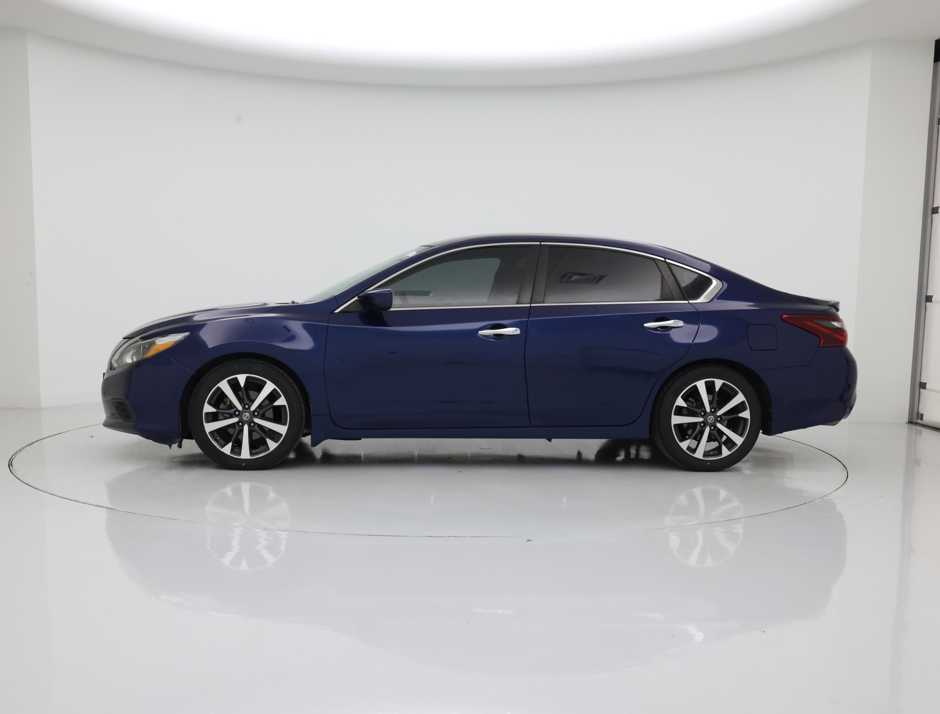 Thumbnail: 2017 Nissan Altima - 3