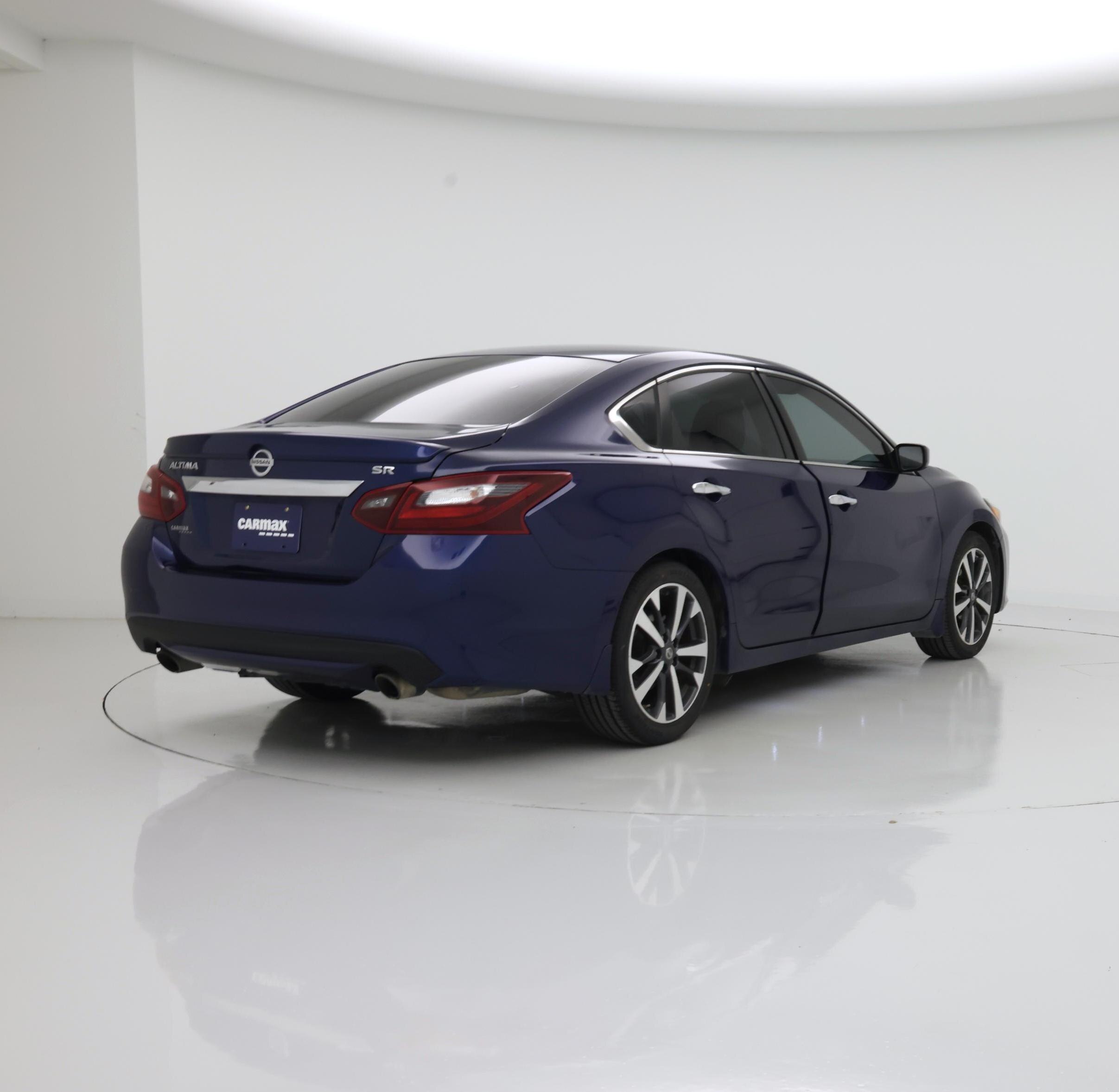 Thumbnail: 2017 Nissan Altima - 8