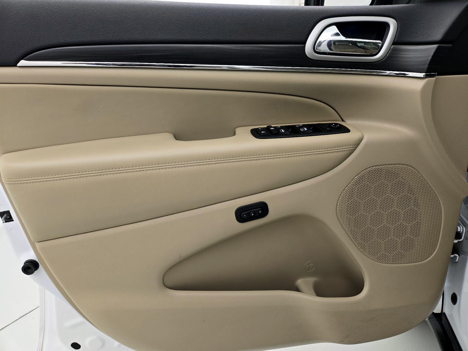 Thumbnail: 2021 Jeep Grand Cherokee - 12