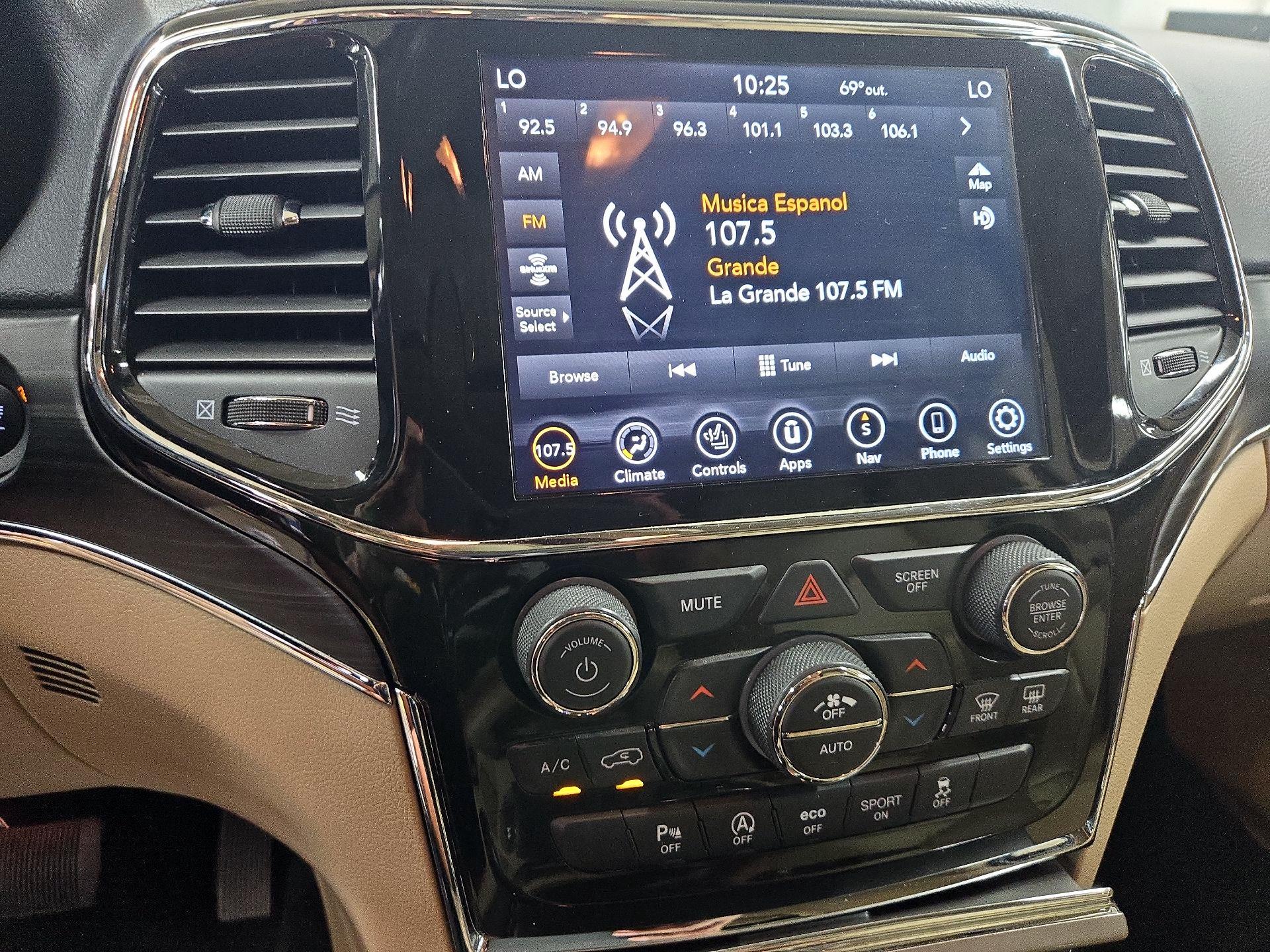 Thumbnail: 2021 Jeep Grand Cherokee - 16