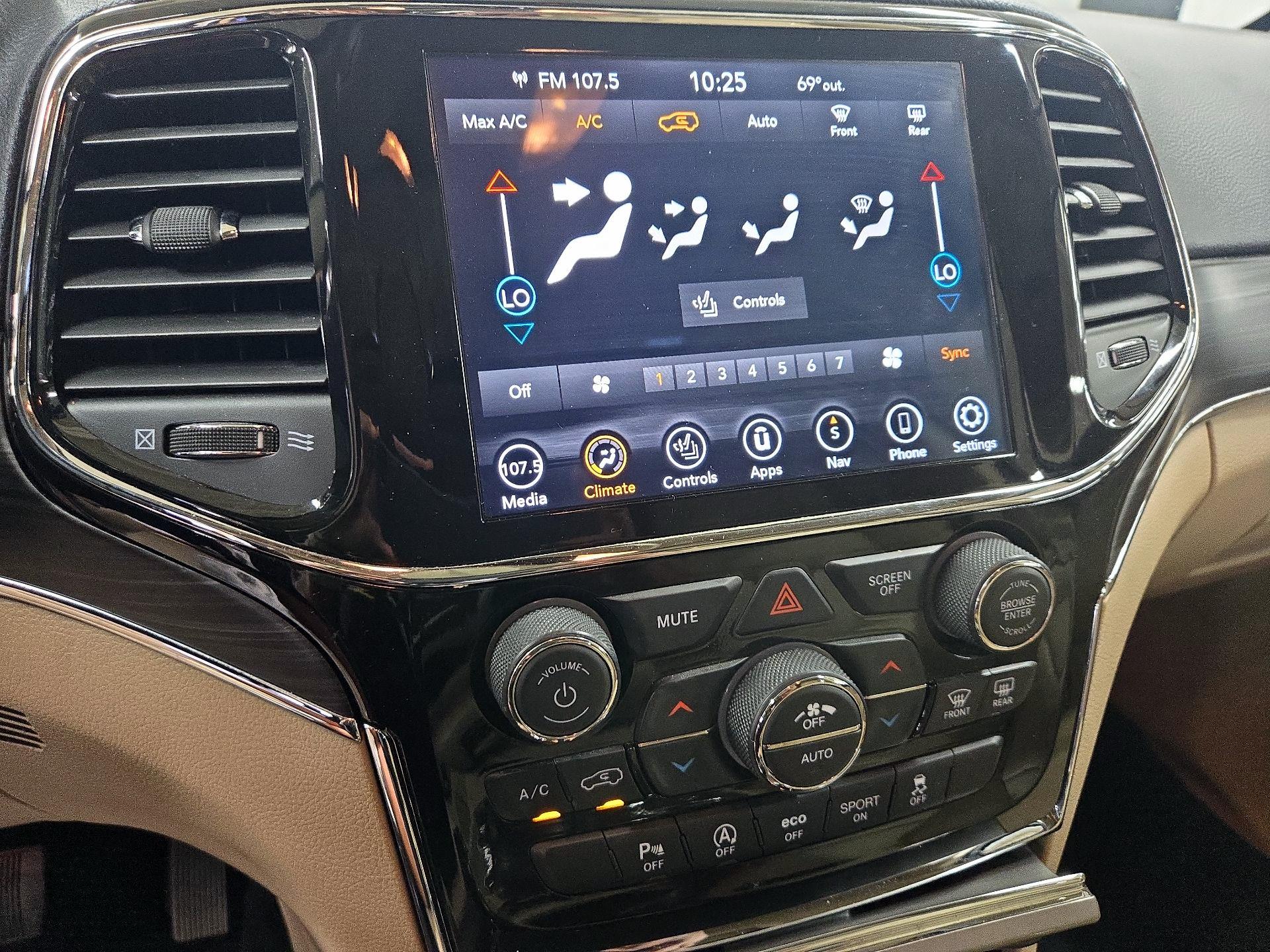 Thumbnail: 2021 Jeep Grand Cherokee - 17