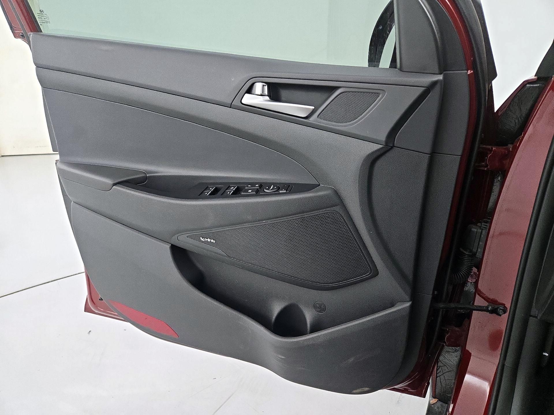 Thumbnail: 2020 Hyundai Tucson - 12